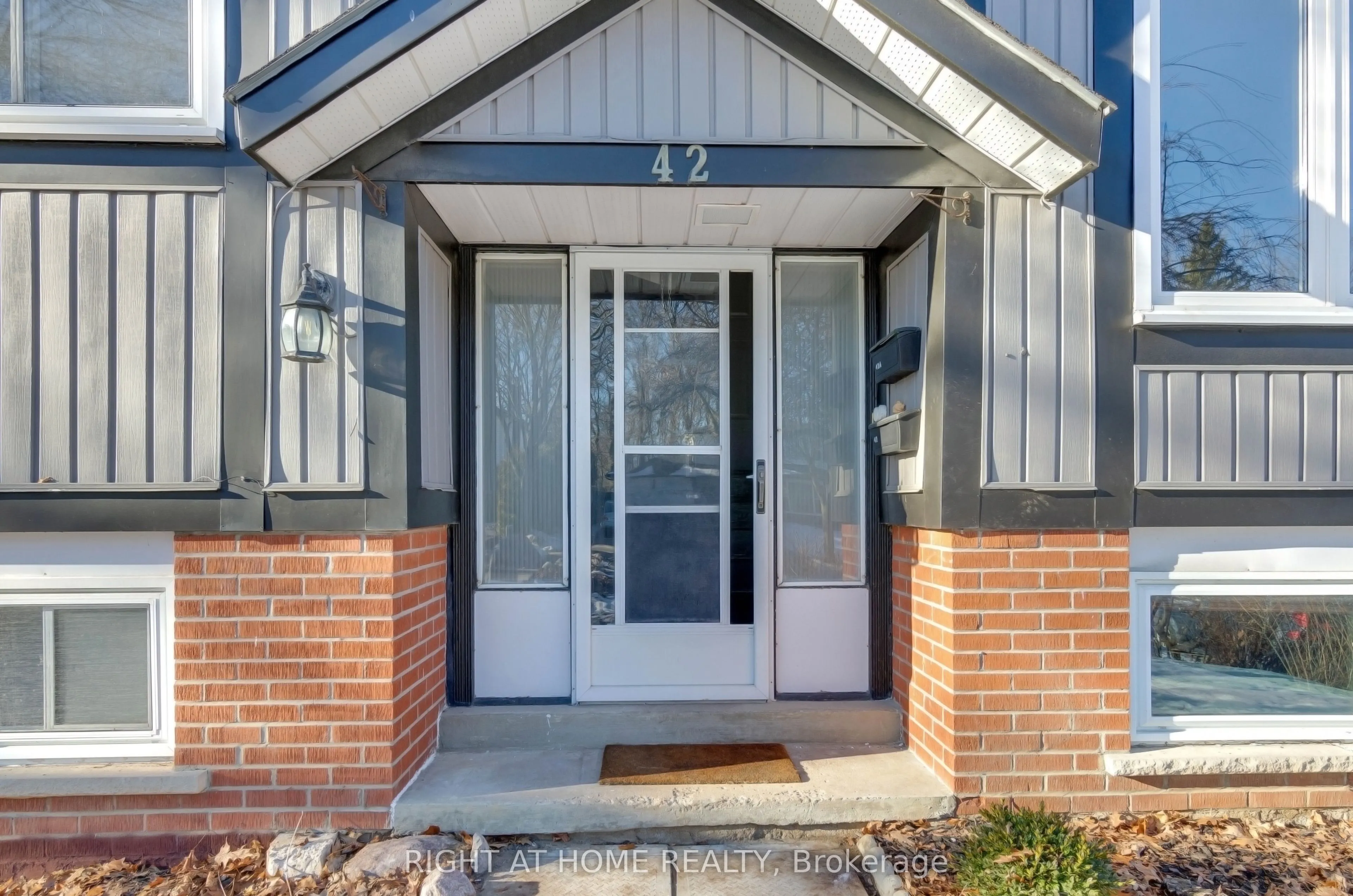 42 Farmingdale Crescent N, #BASMNT
