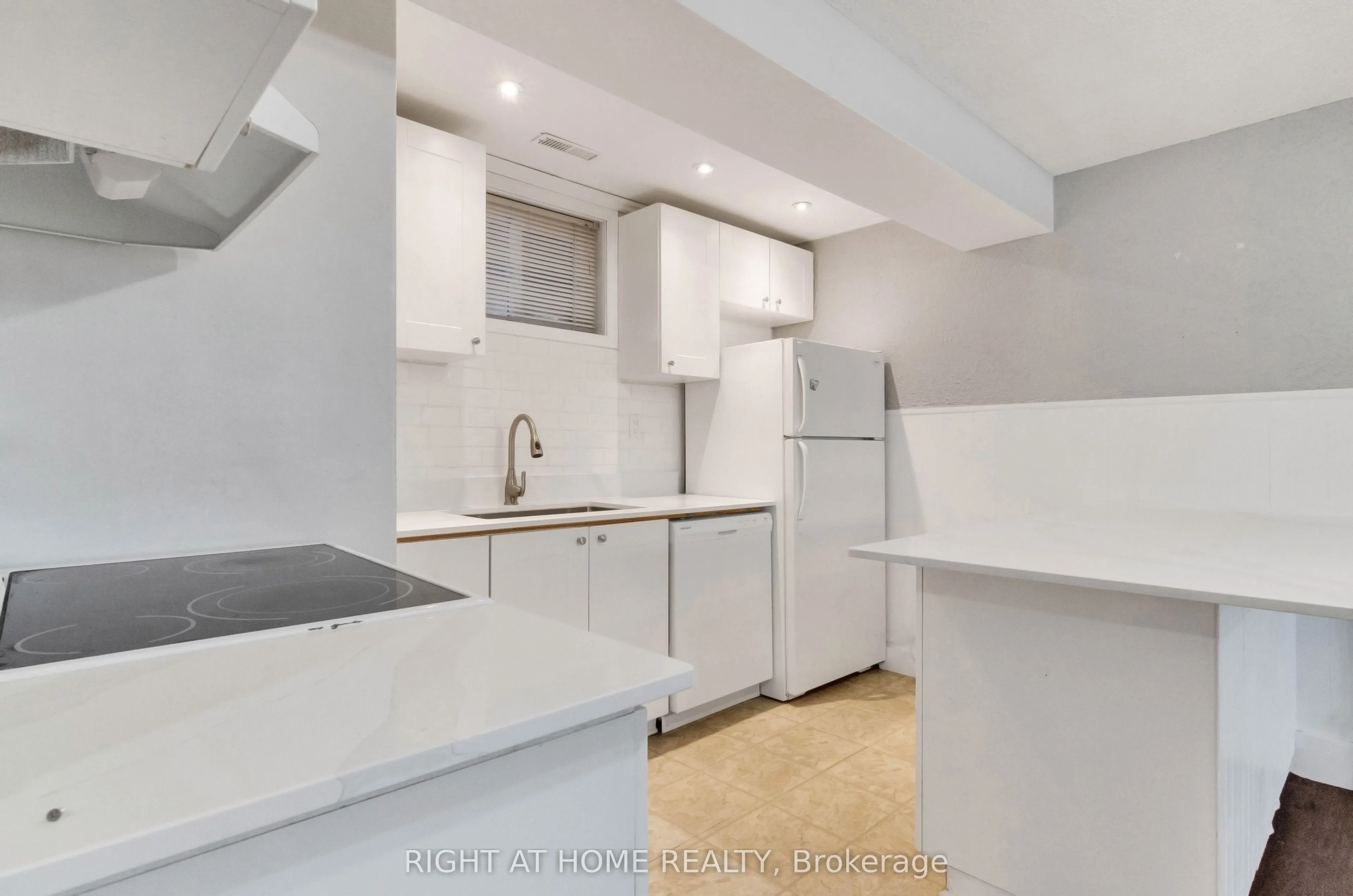 42 Farmingdale Crescent N, #BASMNT