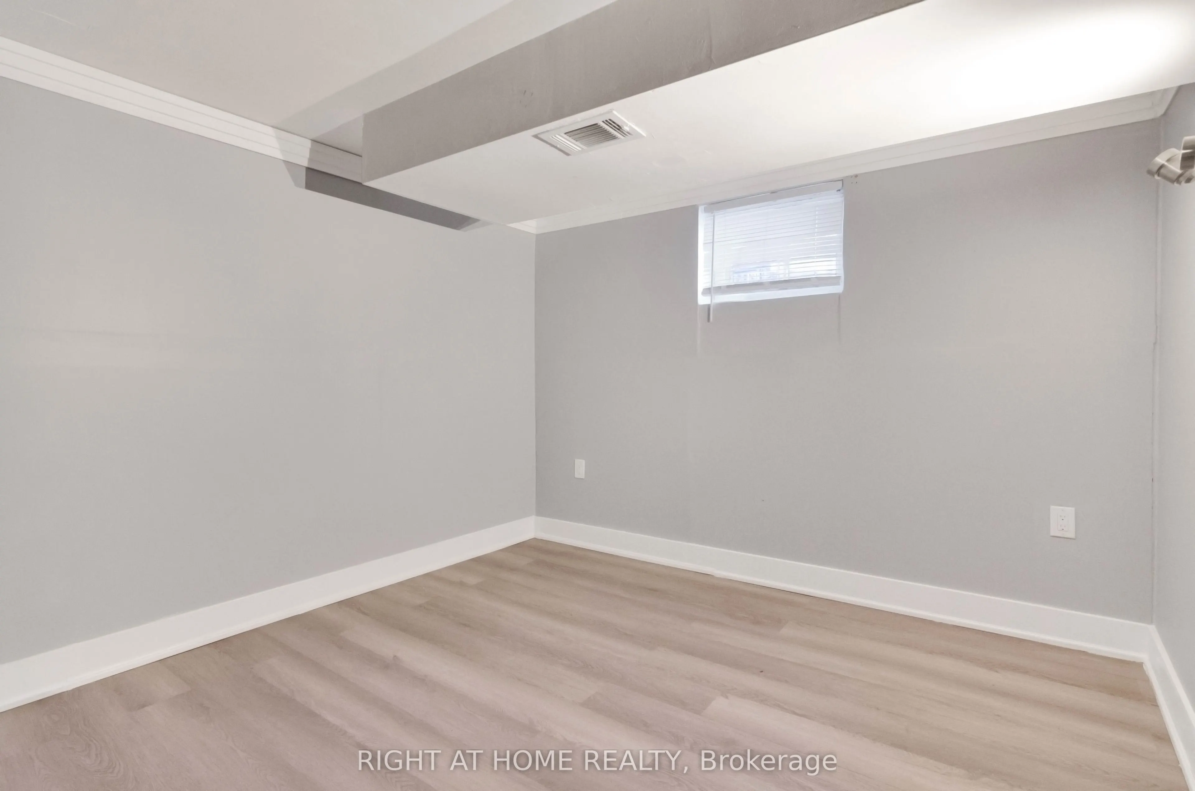 42 Farmingdale Crescent N, #BASMNT