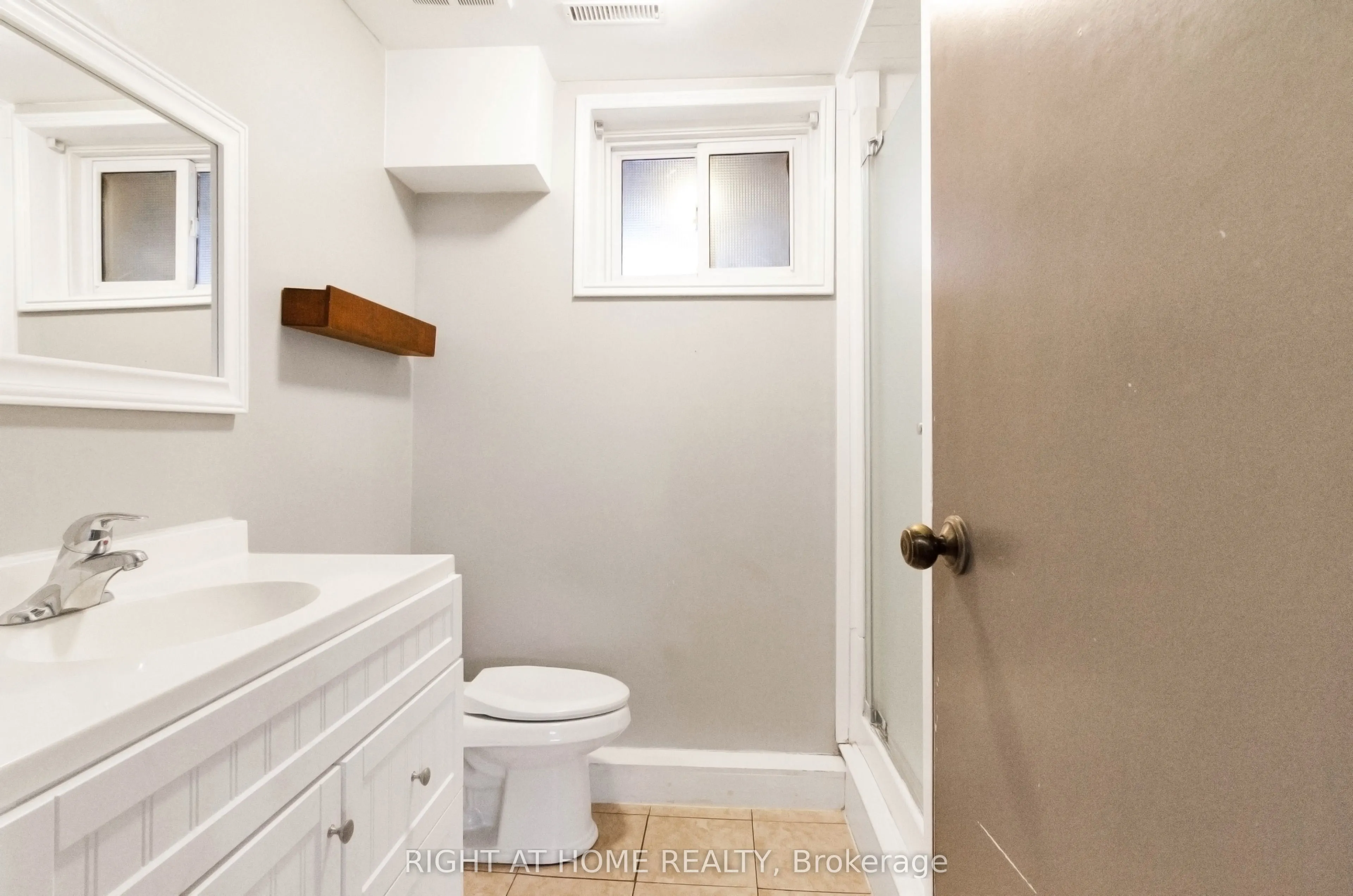 42 Farmingdale Crescent N, #BASMNT