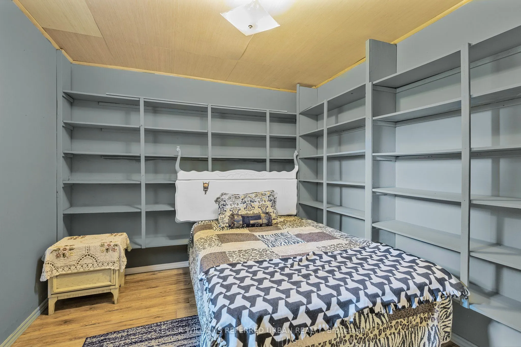 31 John Dillingno Street