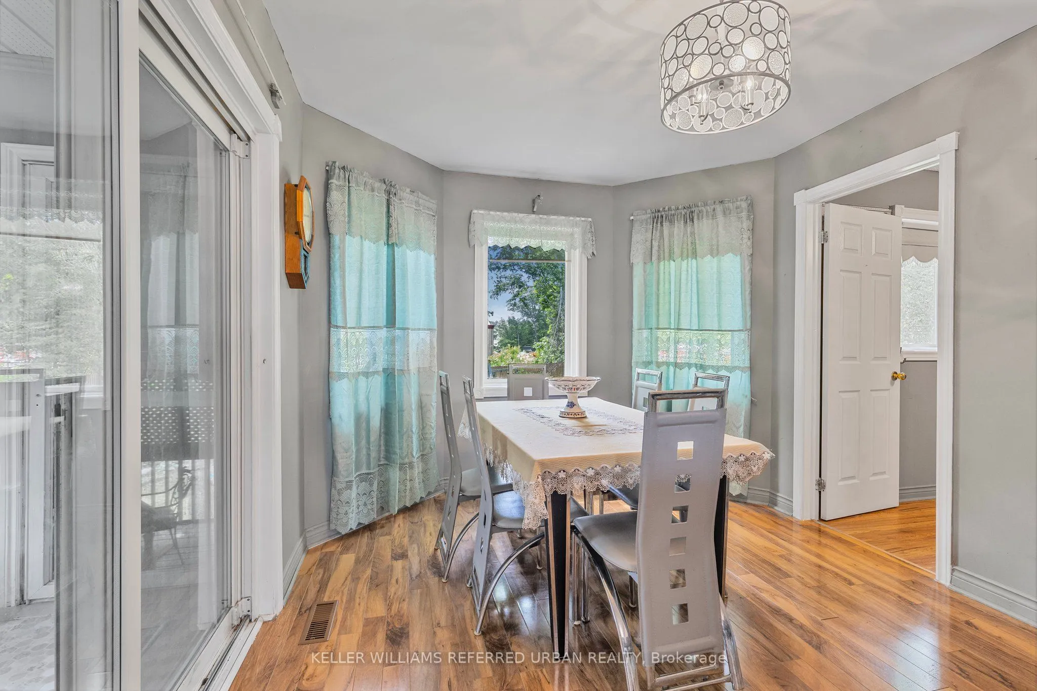 31 John Dillingno Street
