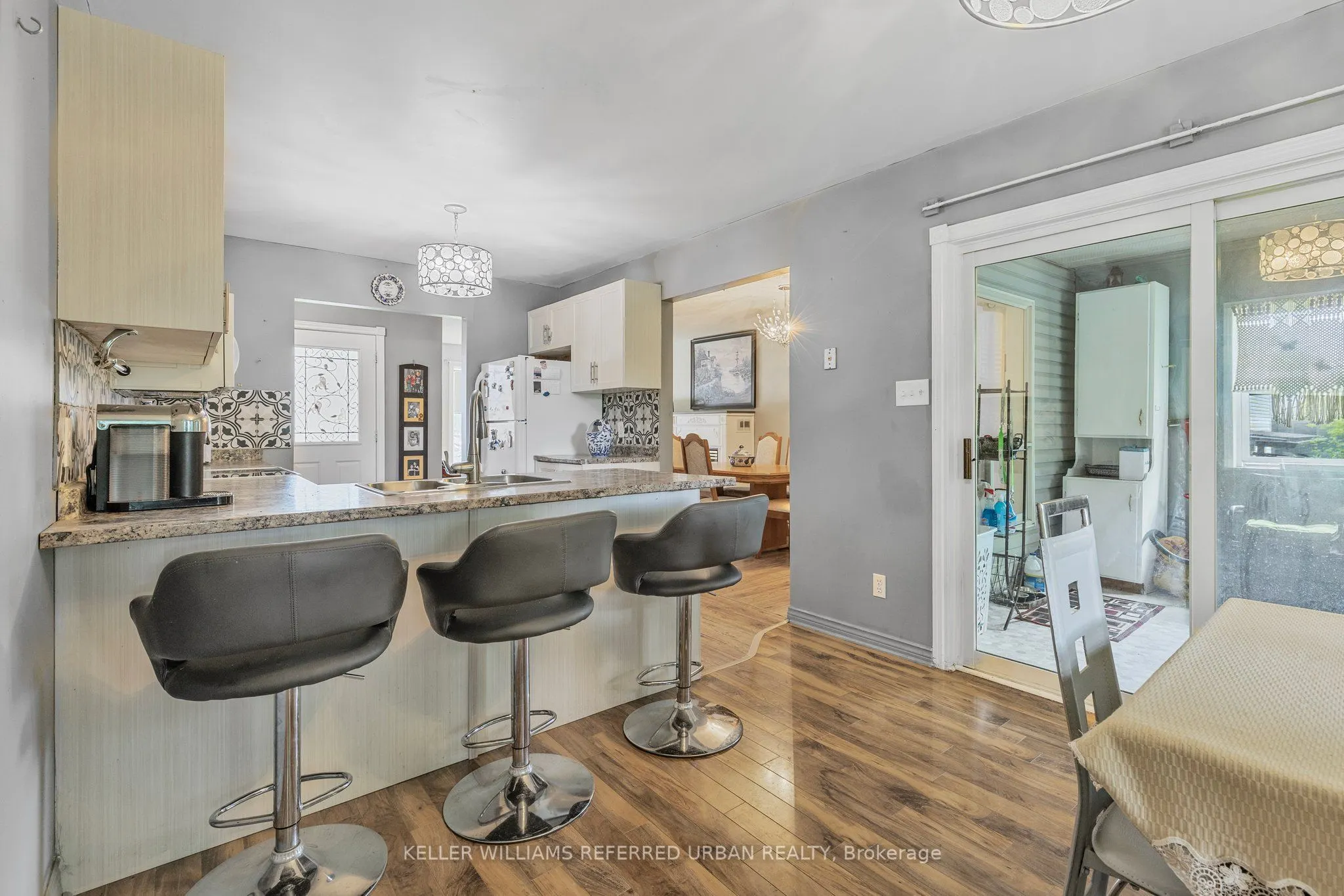 31 John Dillingno Street
