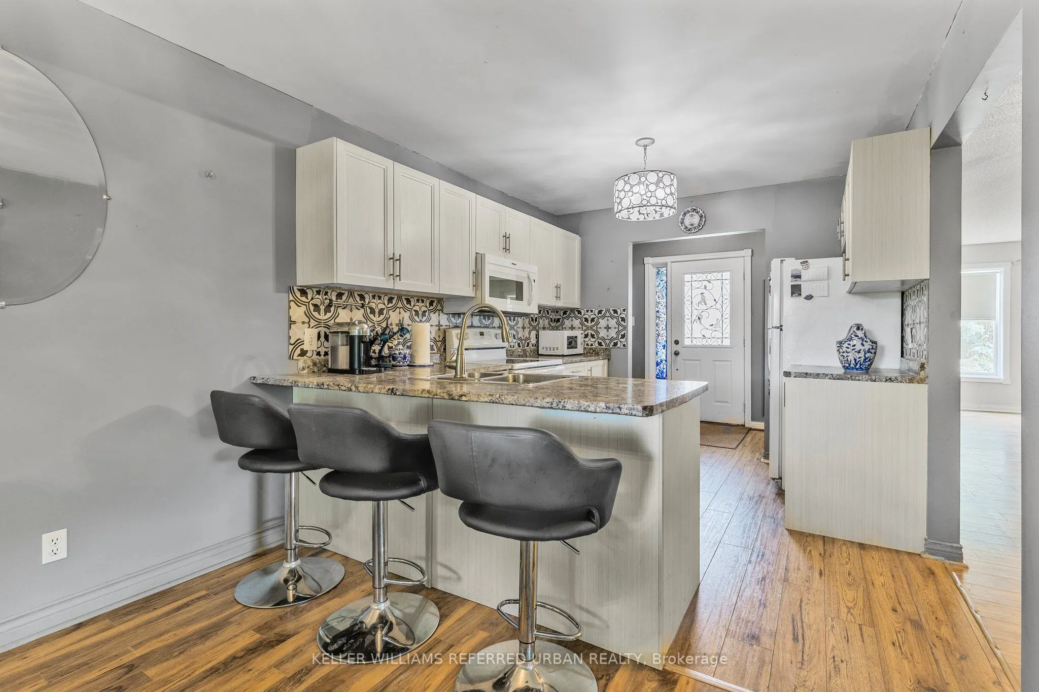 31 John Dillingno Street