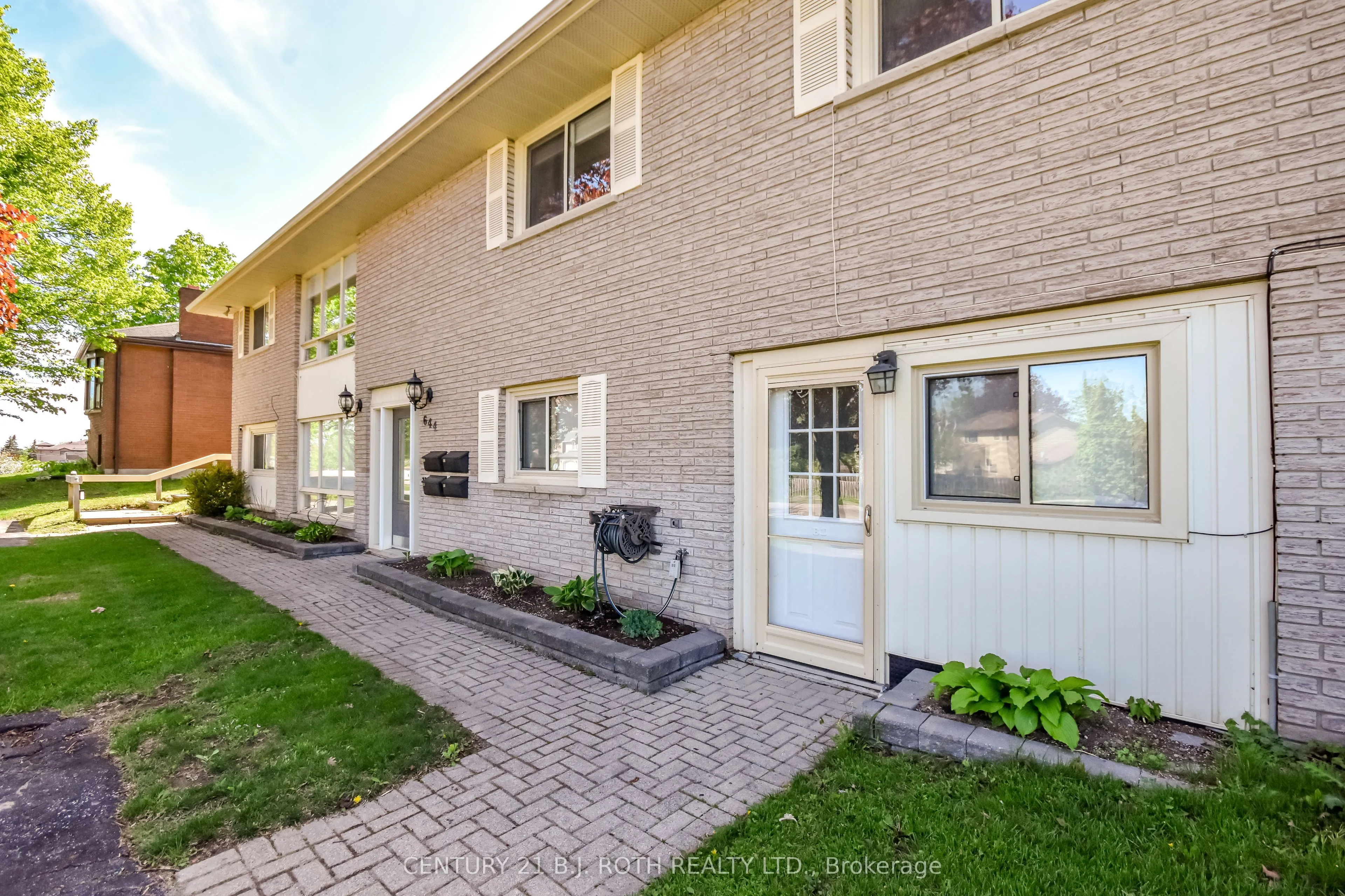 644 MISSISSAGA Street W