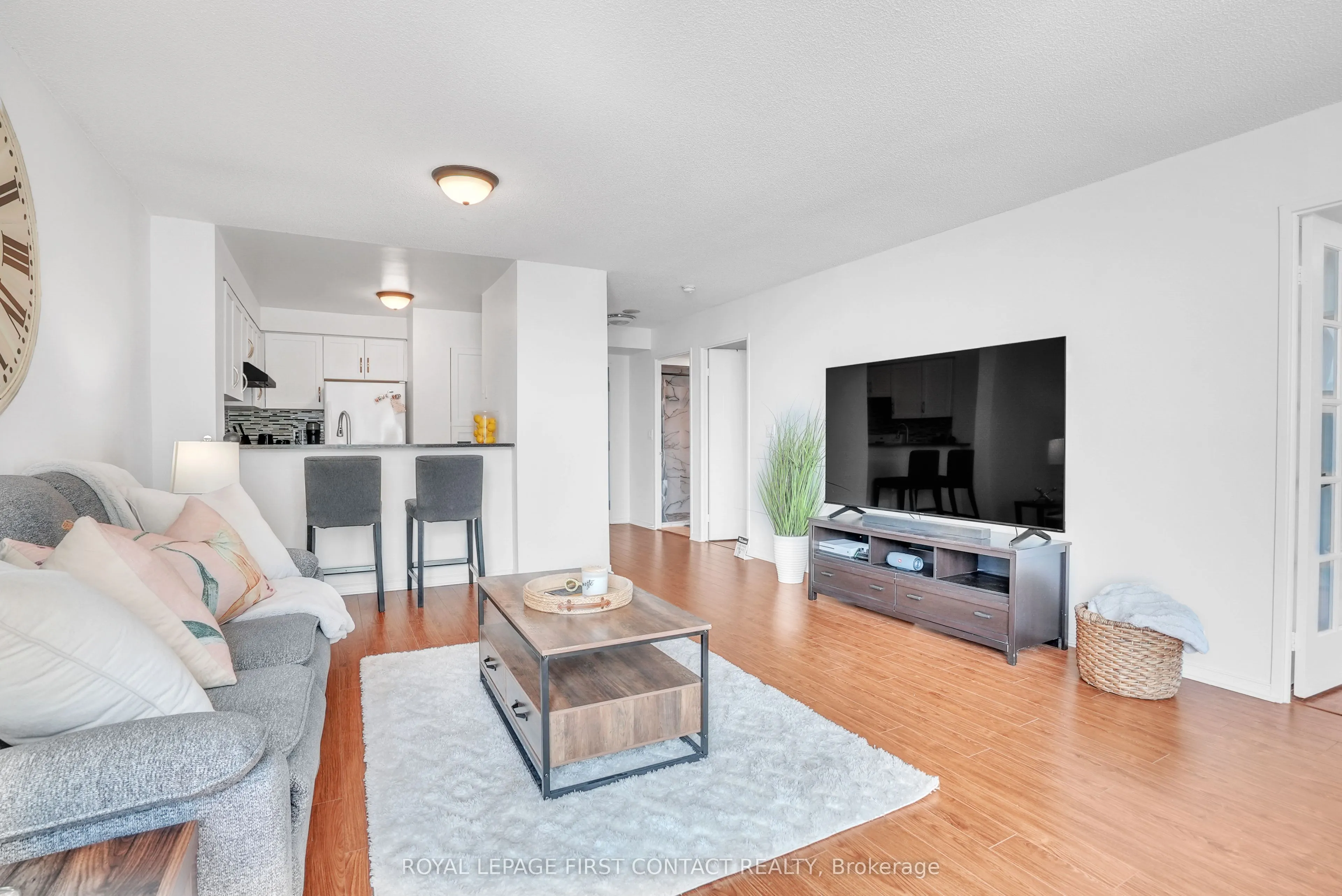 140 Dunlop Street E, #908