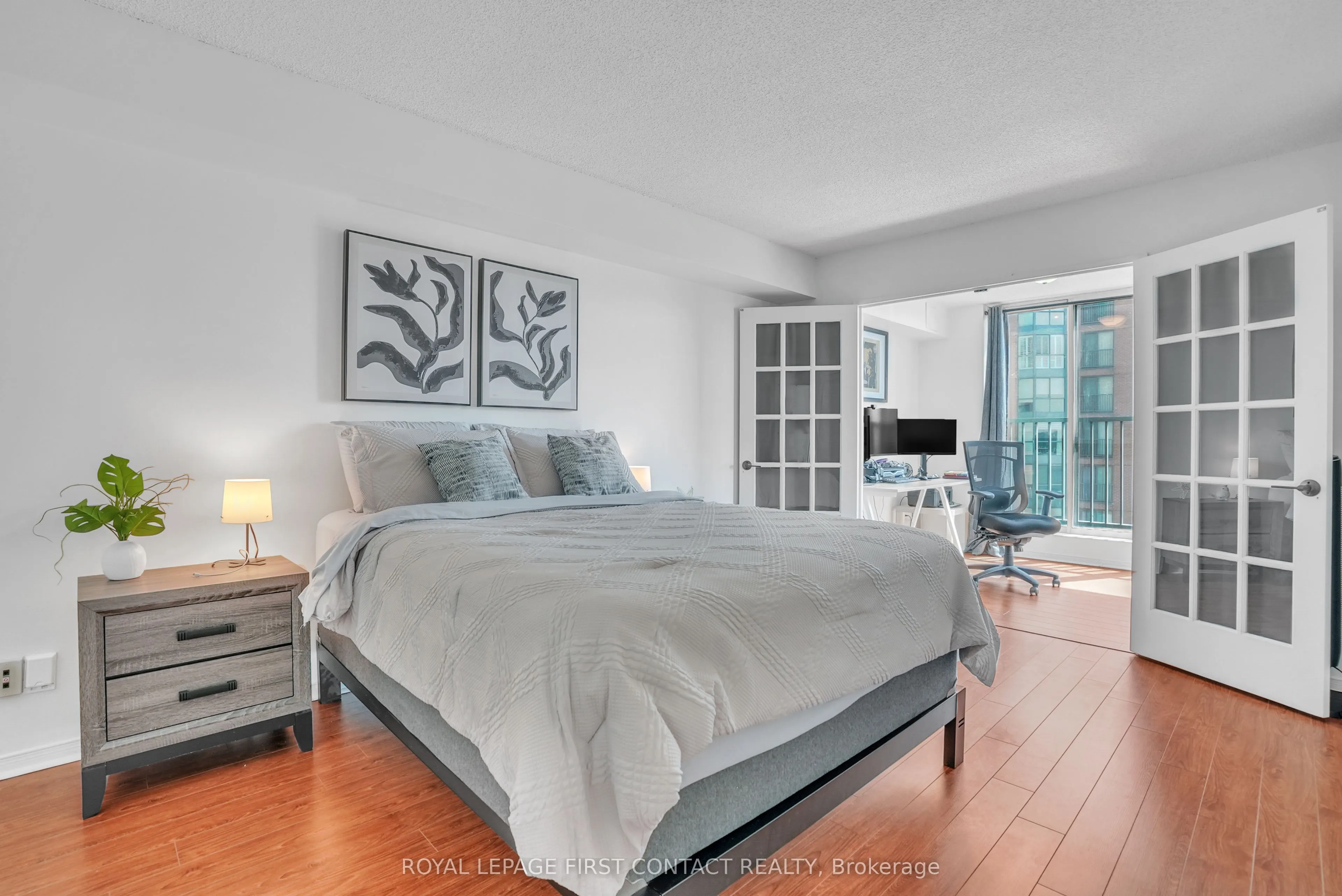 140 Dunlop Street E, #908