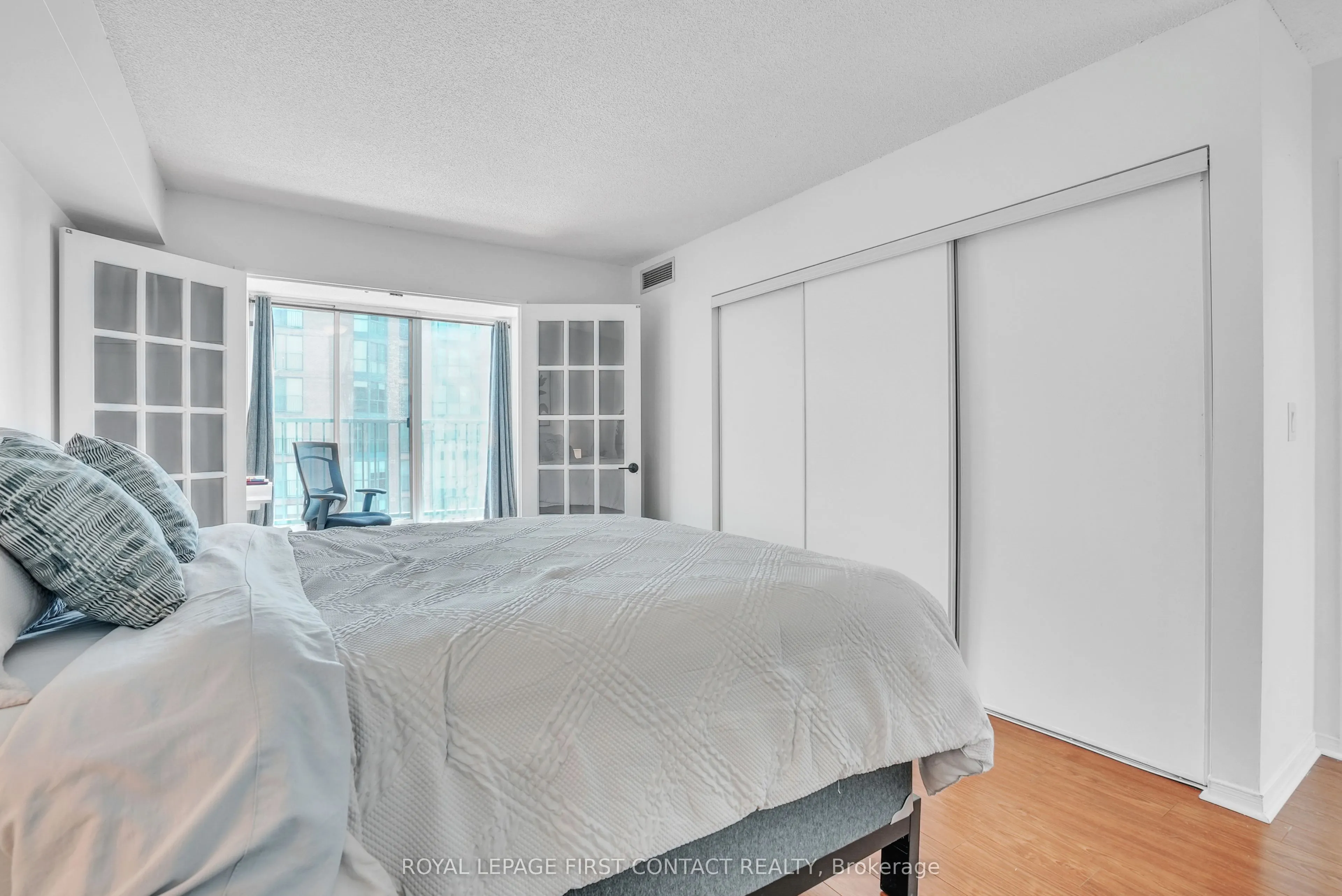 140 Dunlop Street E, #908