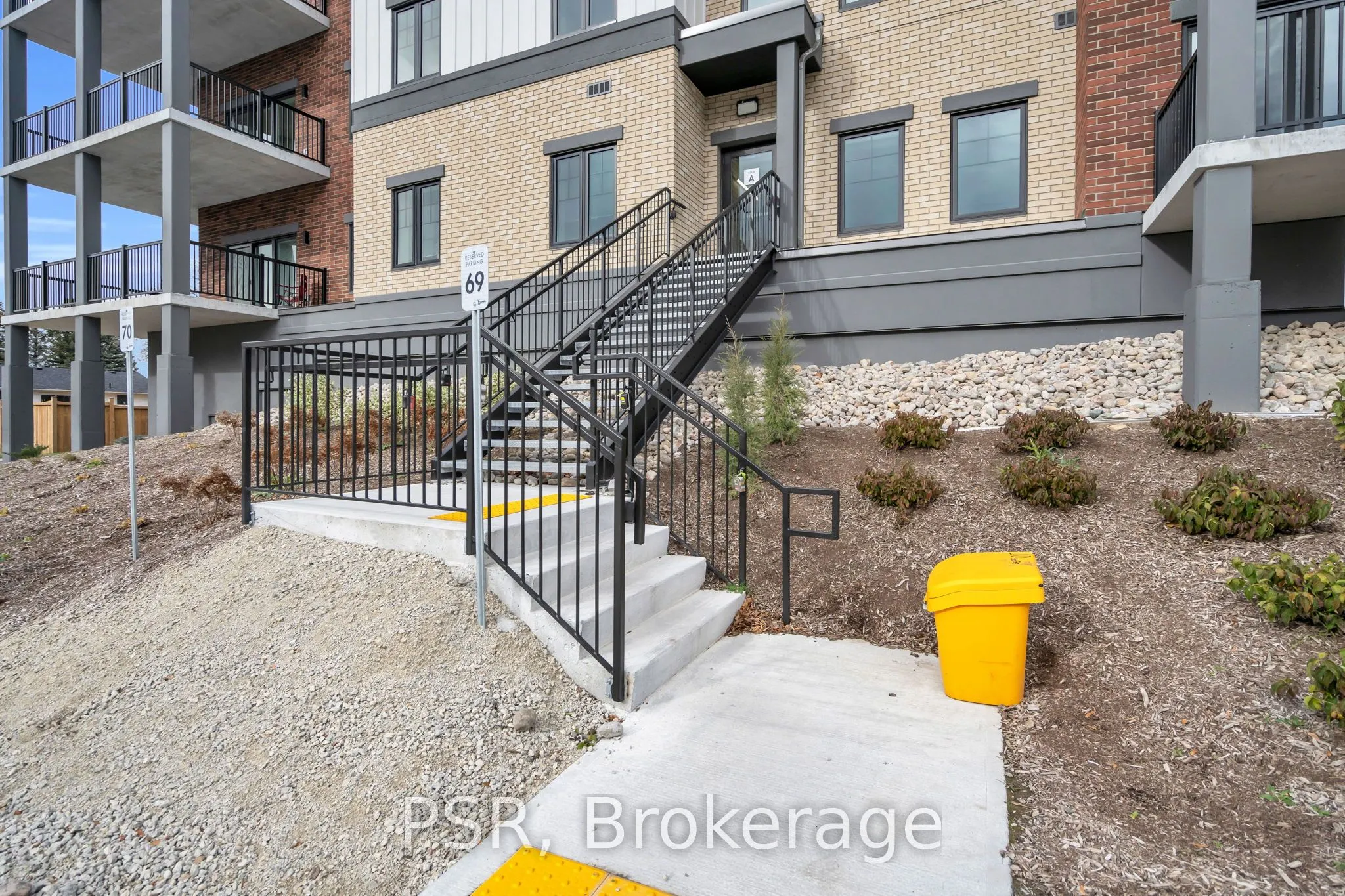 121 Mary Street, #309