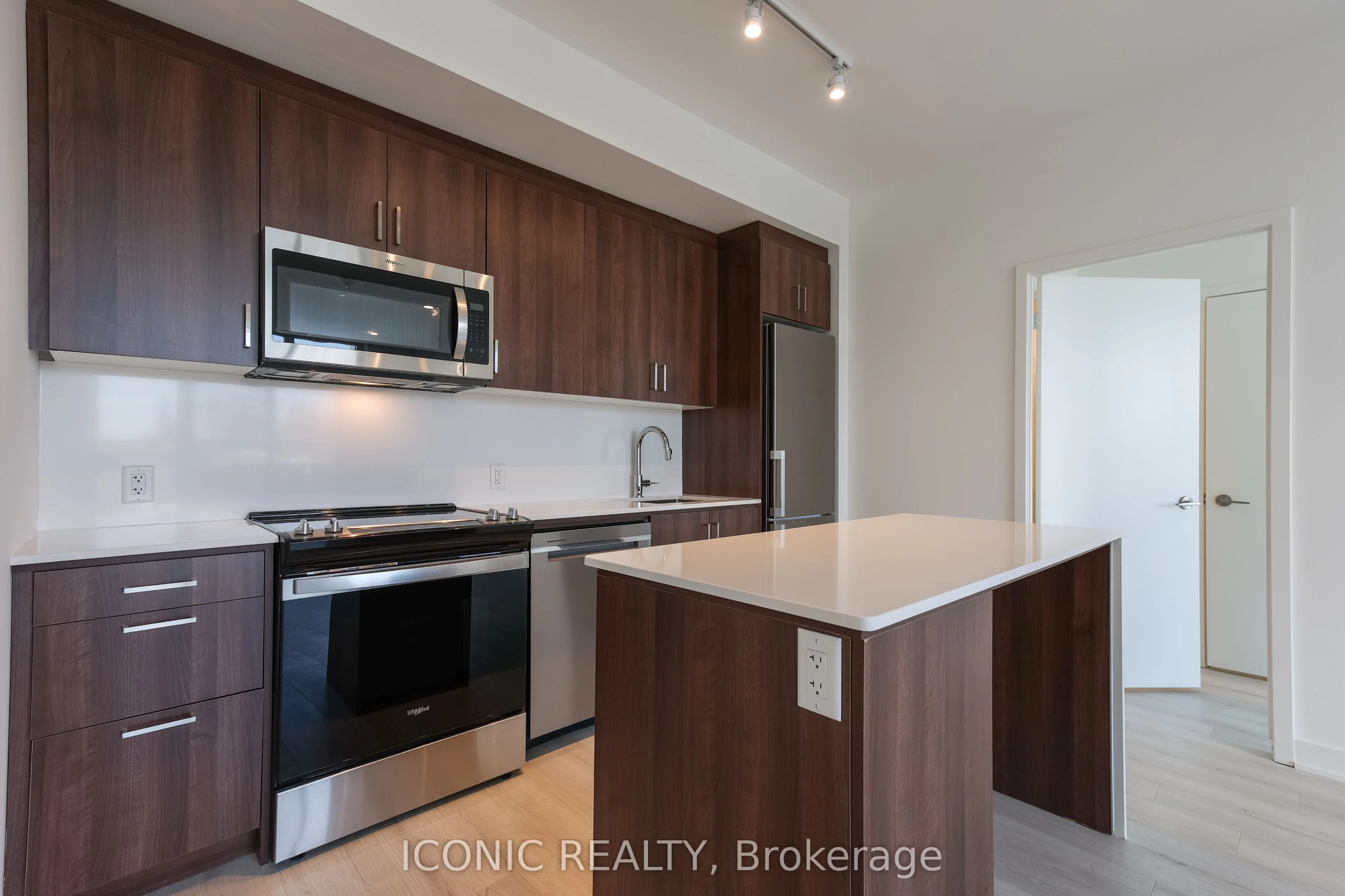 681 Yonge Street, #107