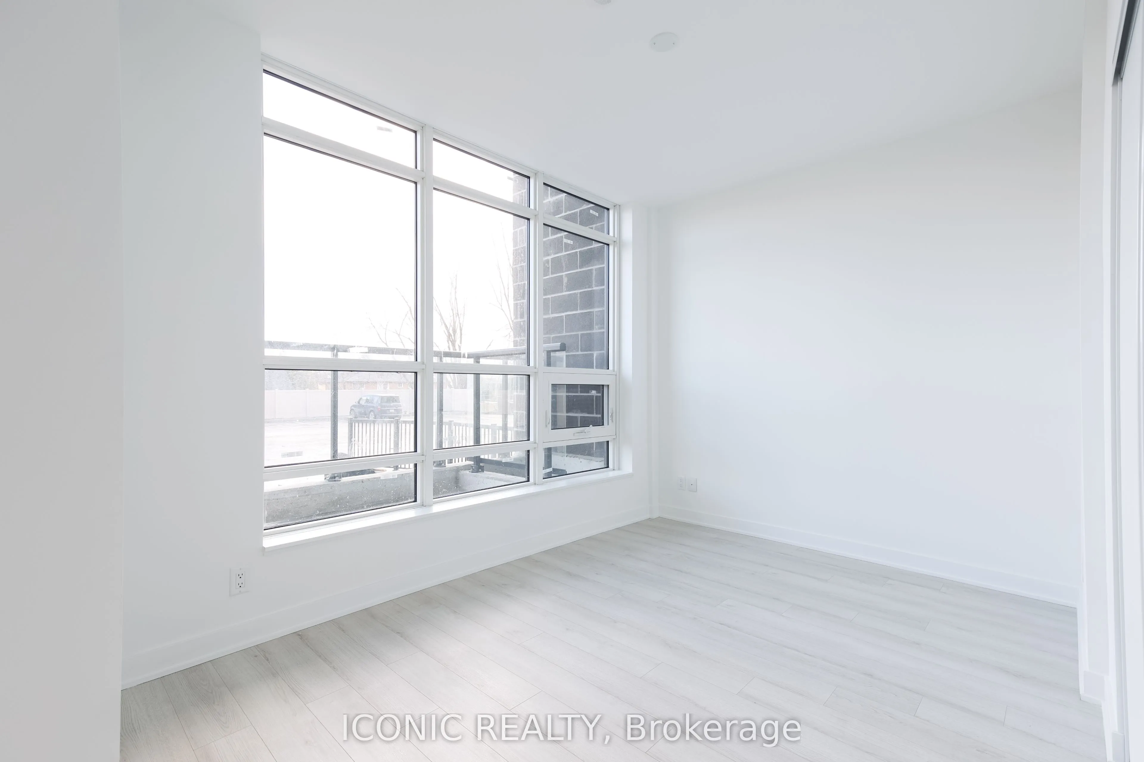 681 Yonge Street, #107