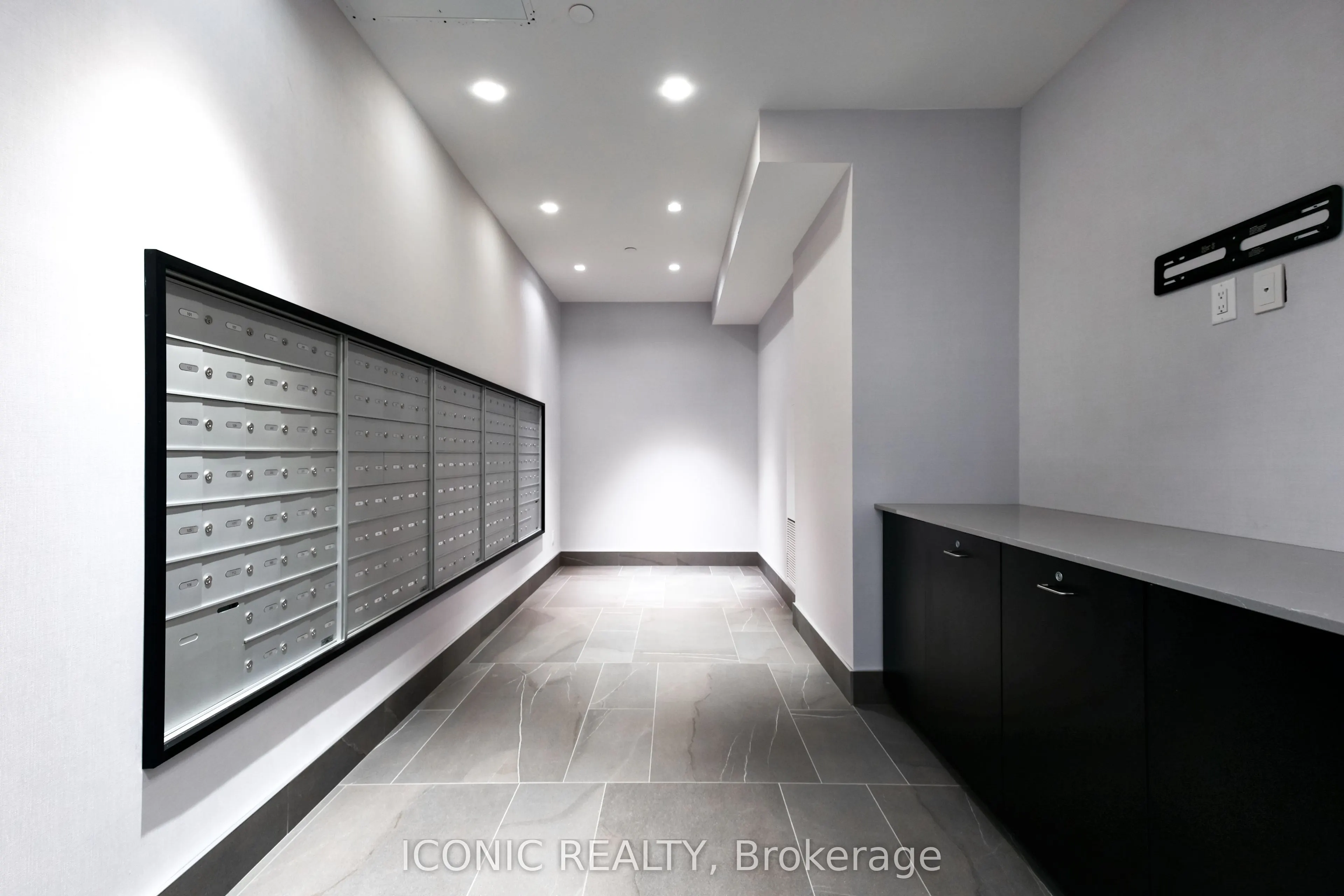 681 Yonge Street, #107