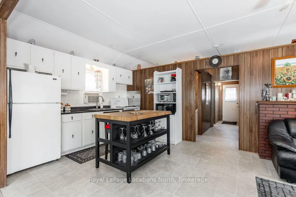 1981 TINY BEACHES Road S