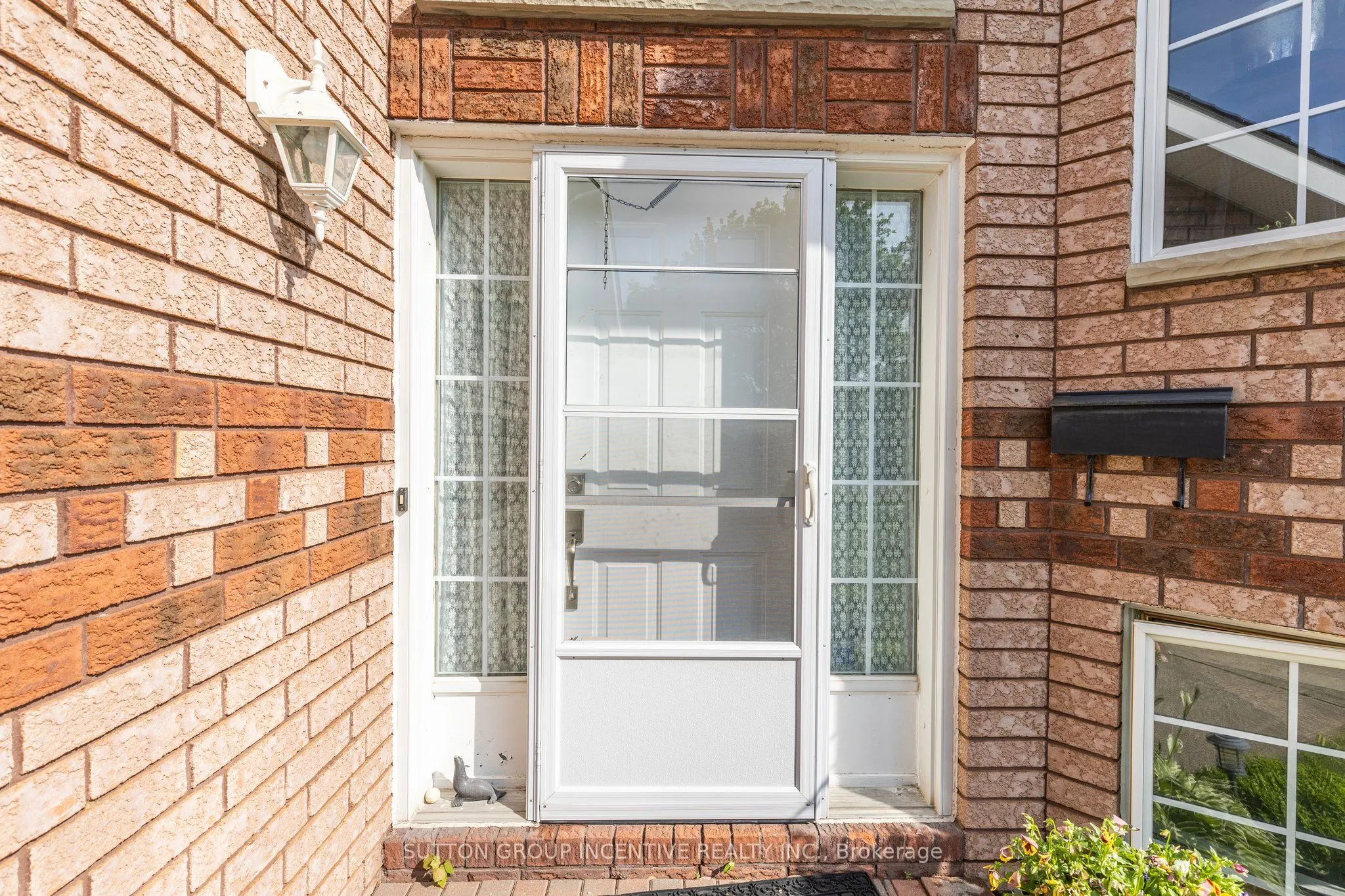 635 Wayne Crescent