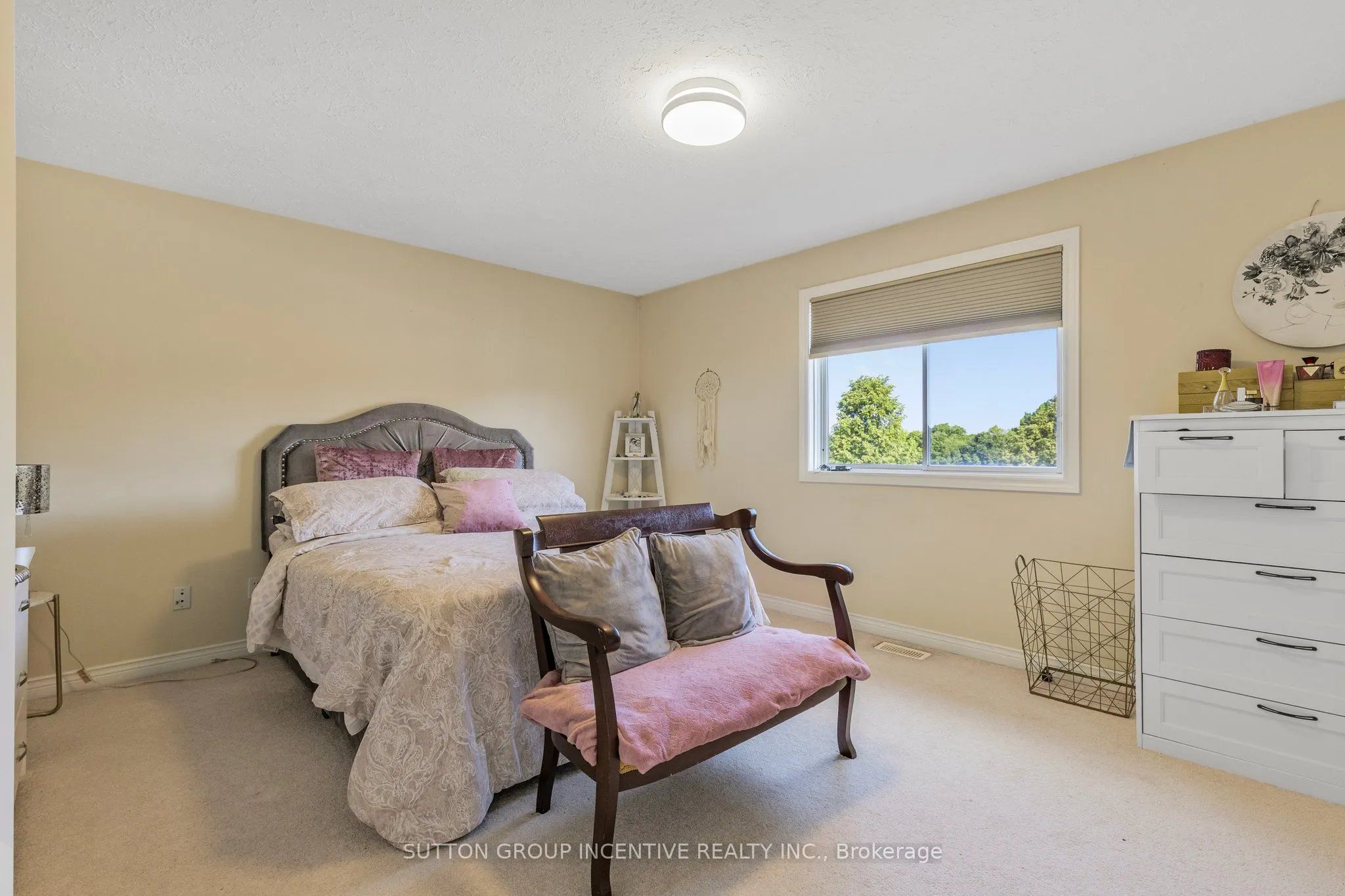 635 Wayne Crescent