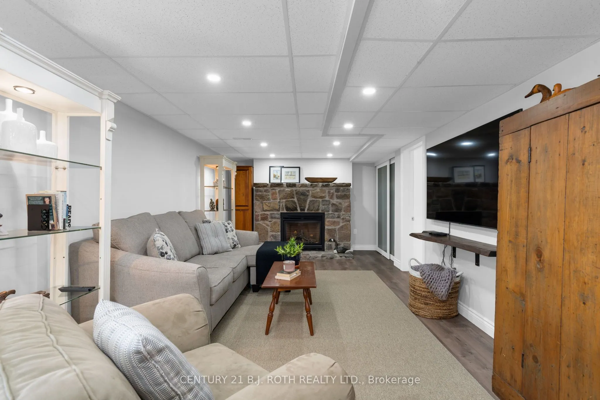 95 lakeshore Road E