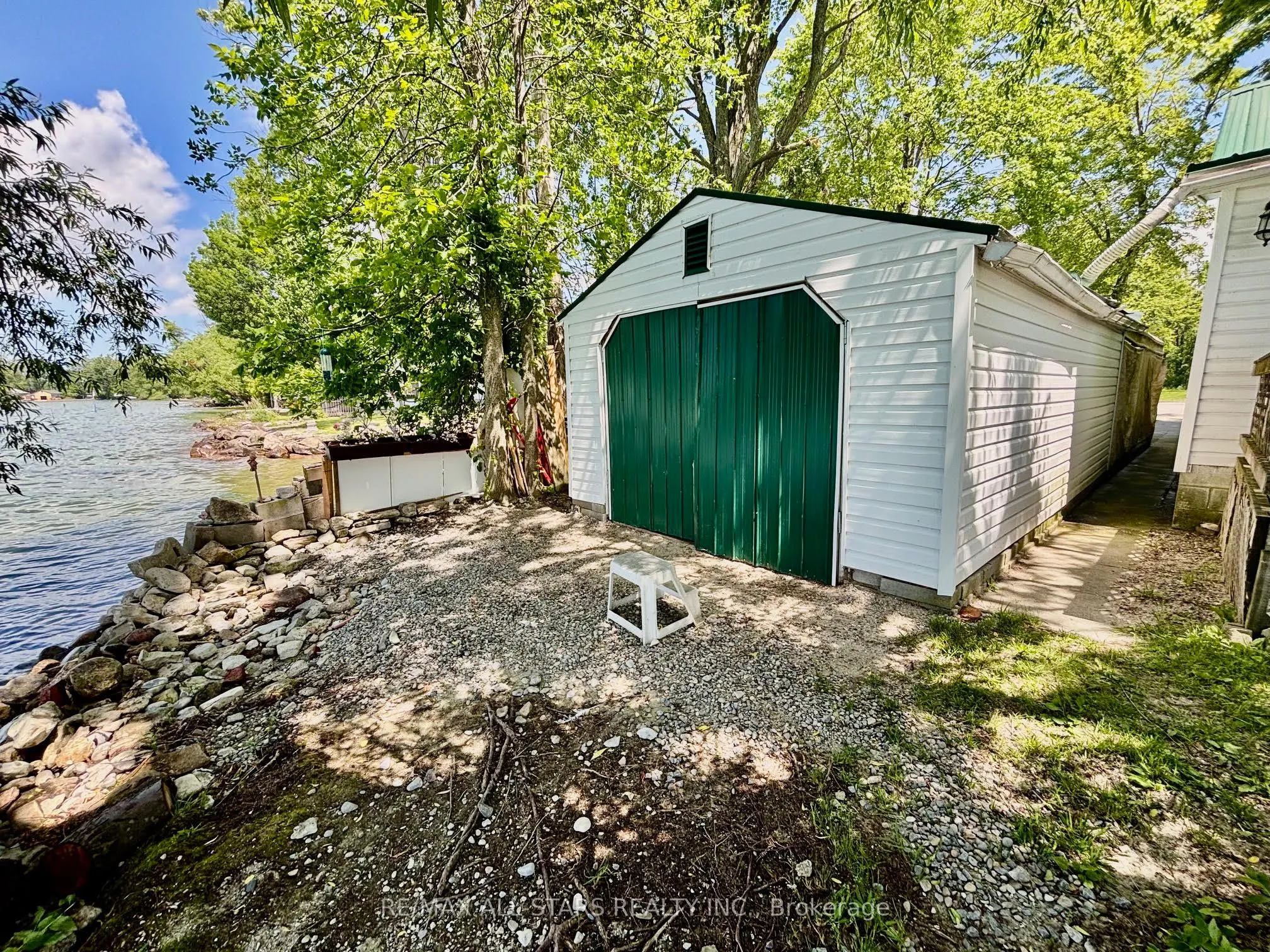 2644 Lakeshore Drive