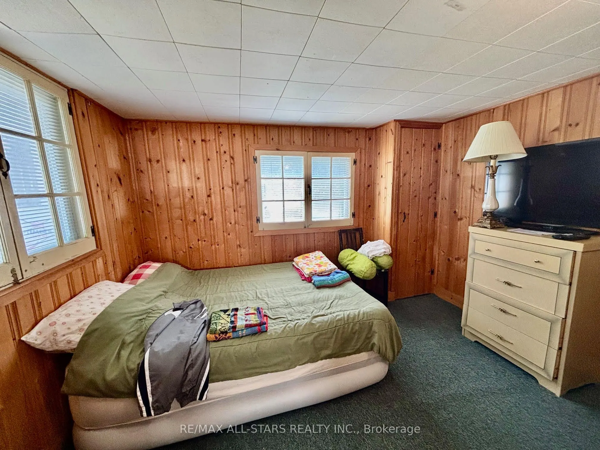 2644 Lakeshore Drive