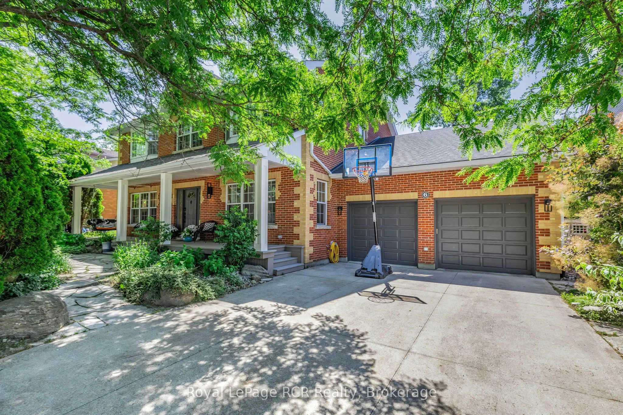 6 Carmichael Crescent