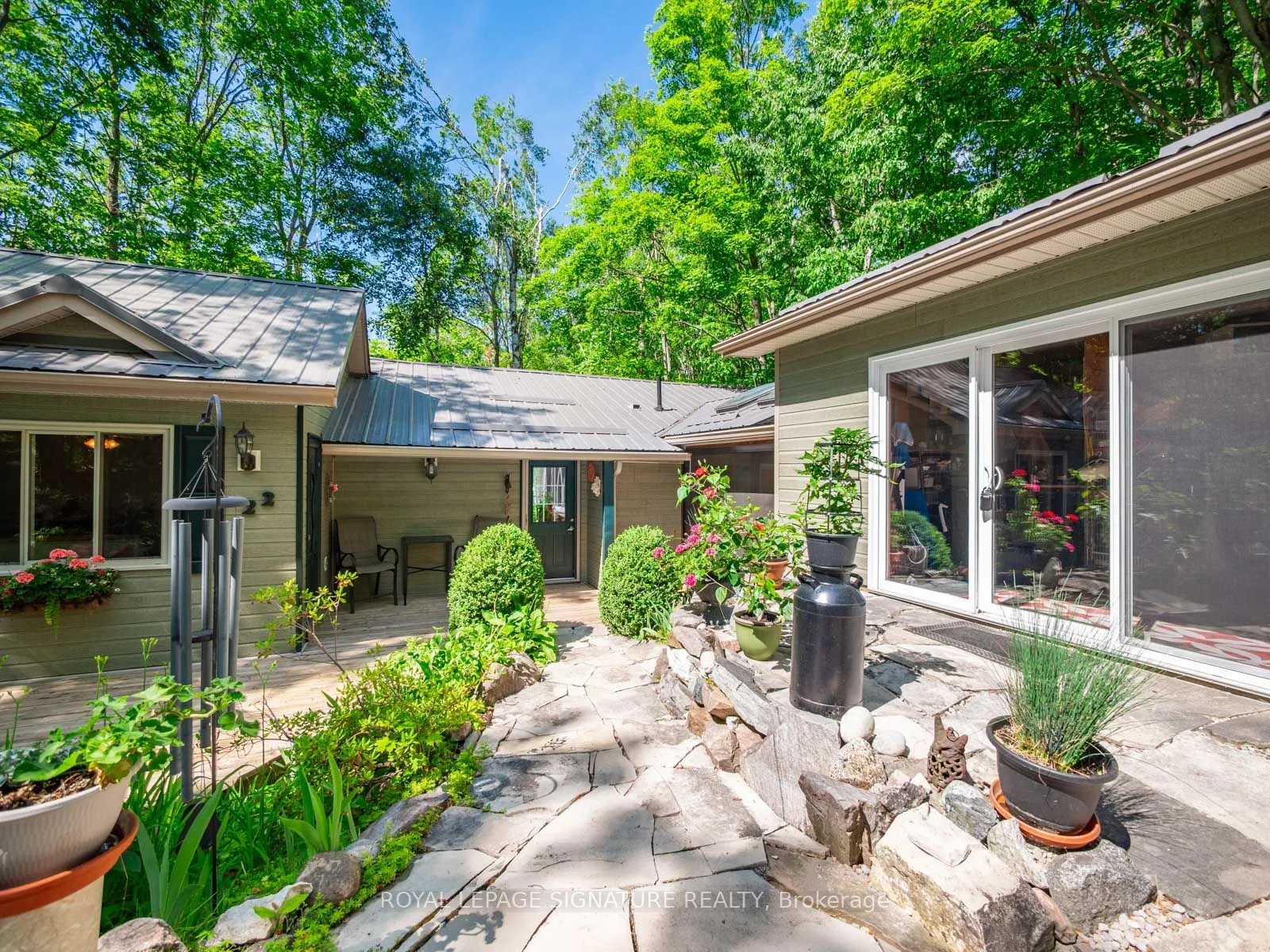22 Iroquois Ridge