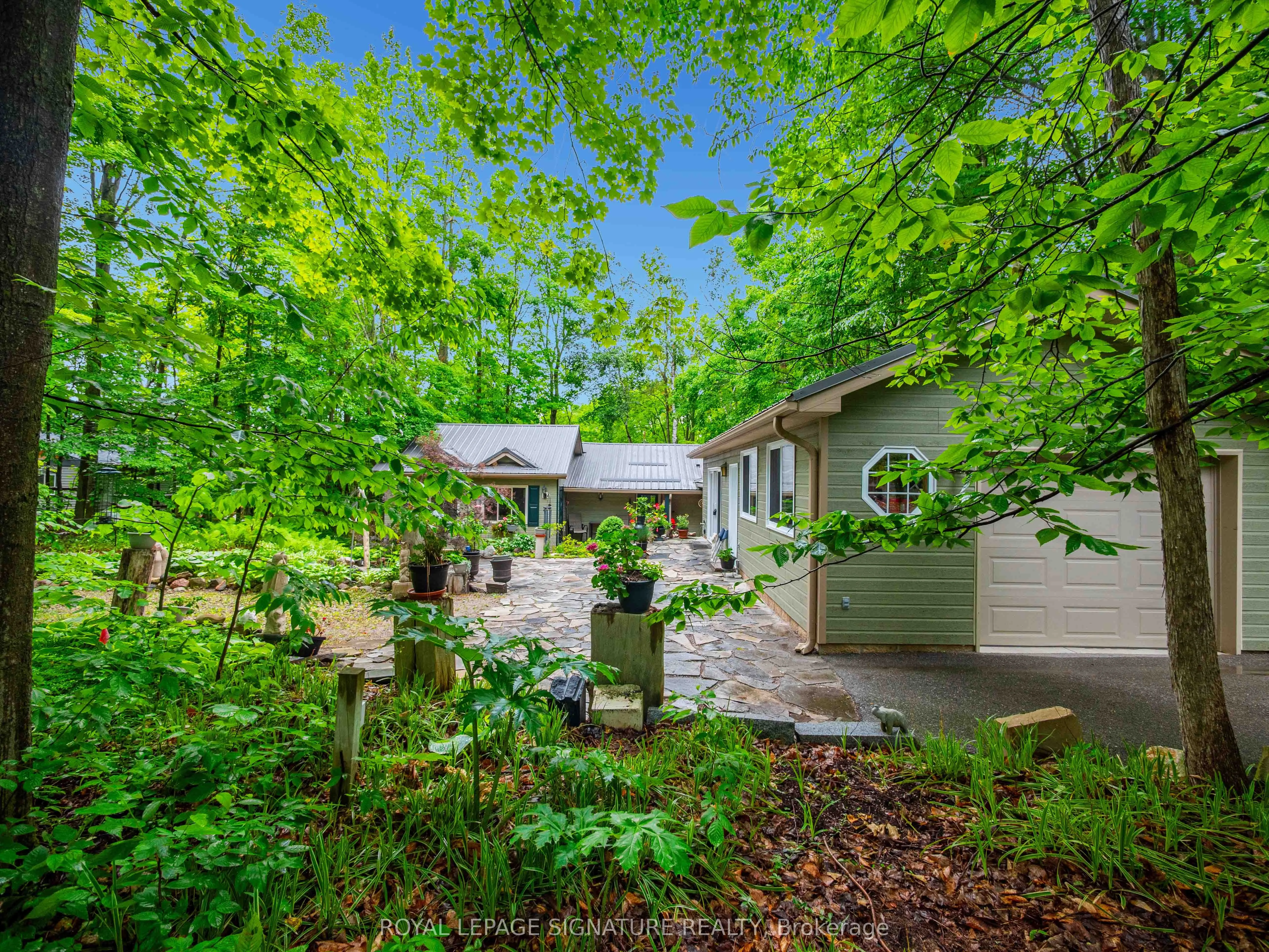 22 Iroquois Ridge
