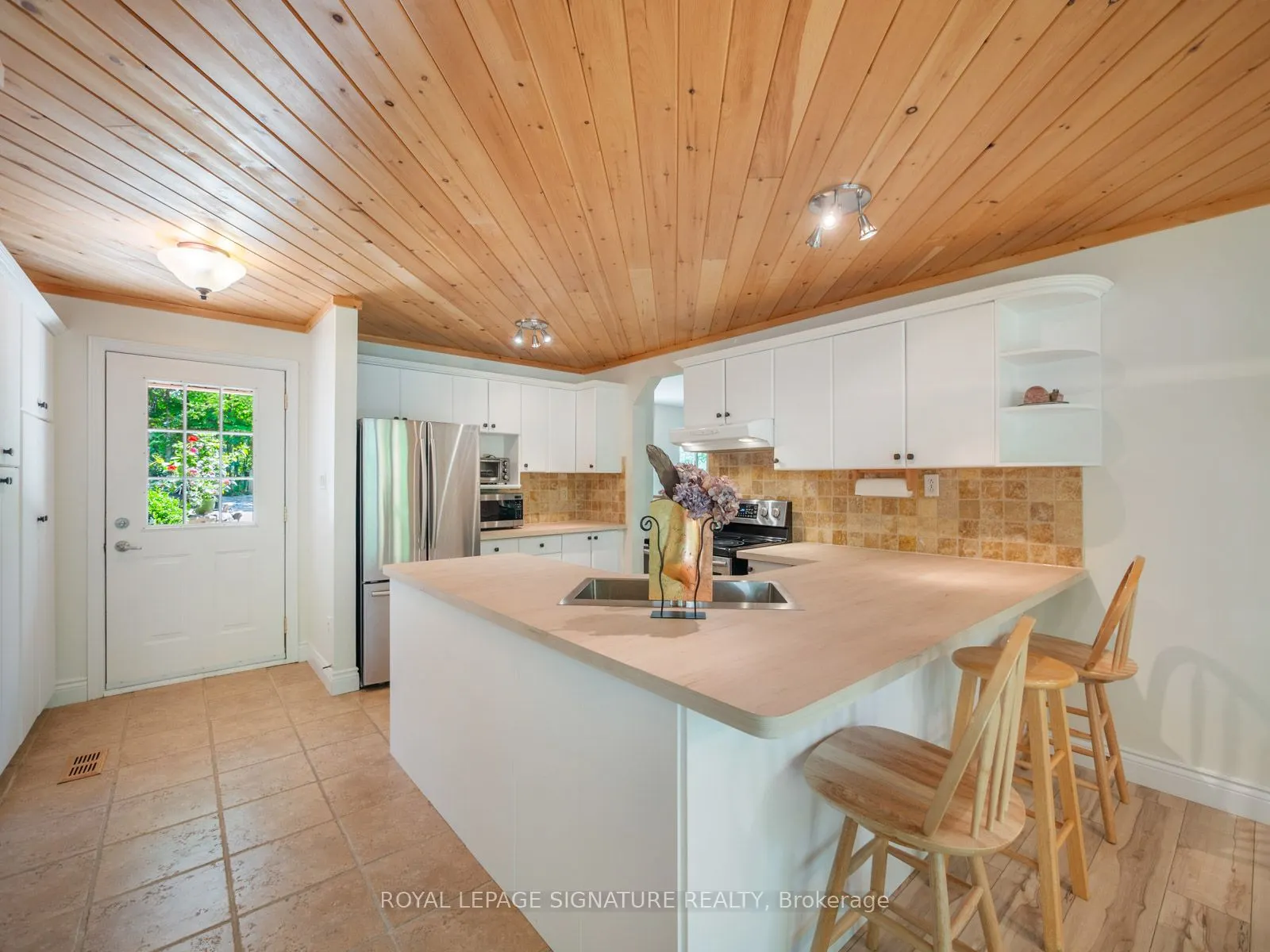 22 Iroquois Ridge