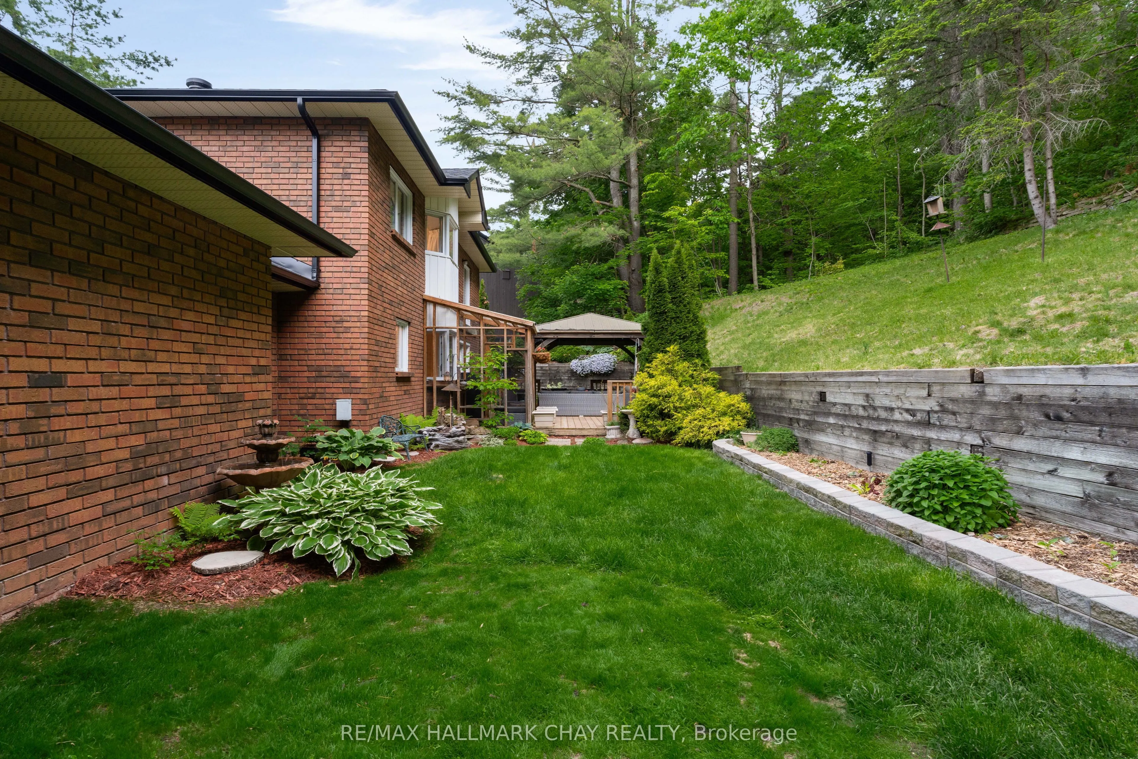 4 IDLEWOOD Drive