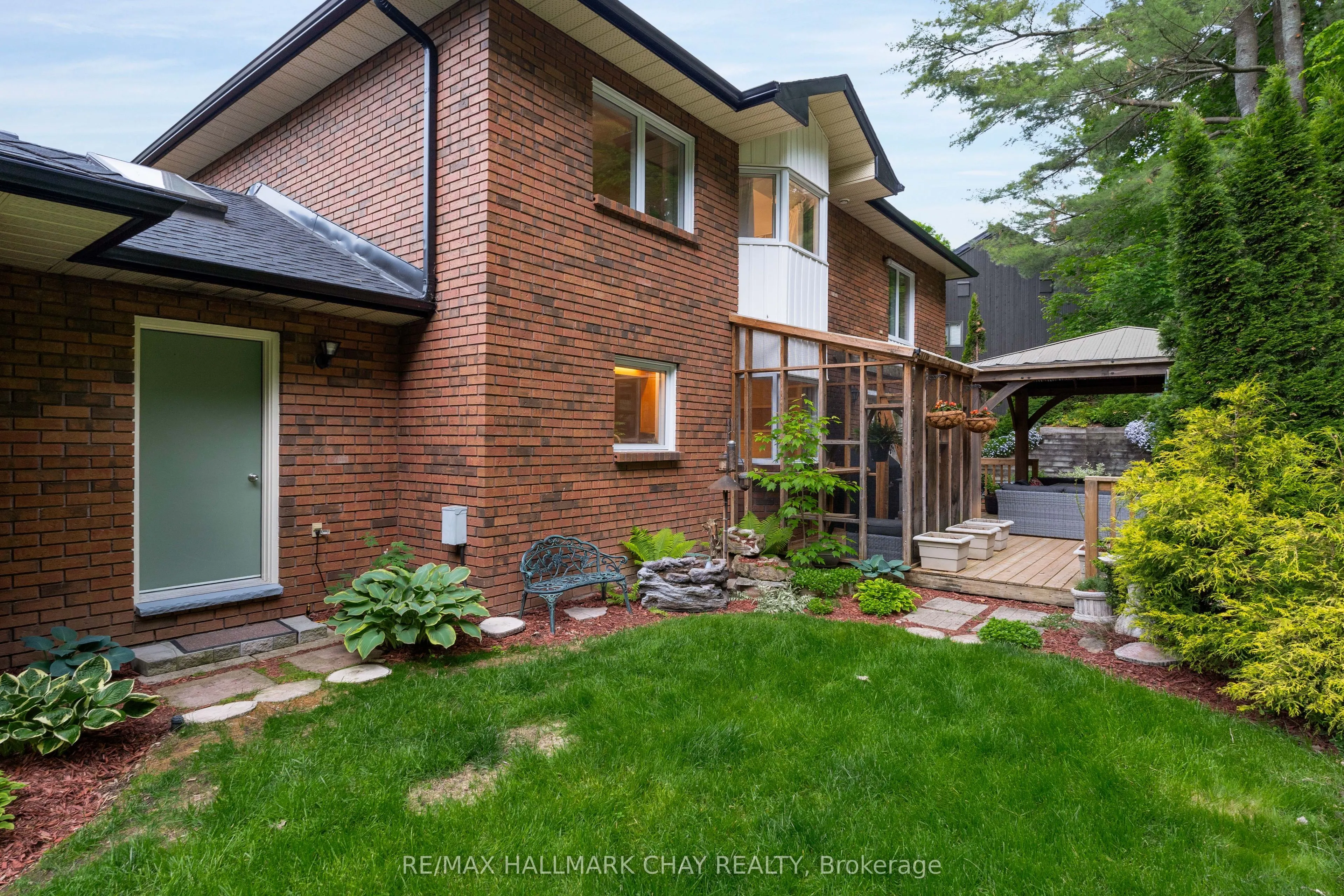 4 IDLEWOOD Drive