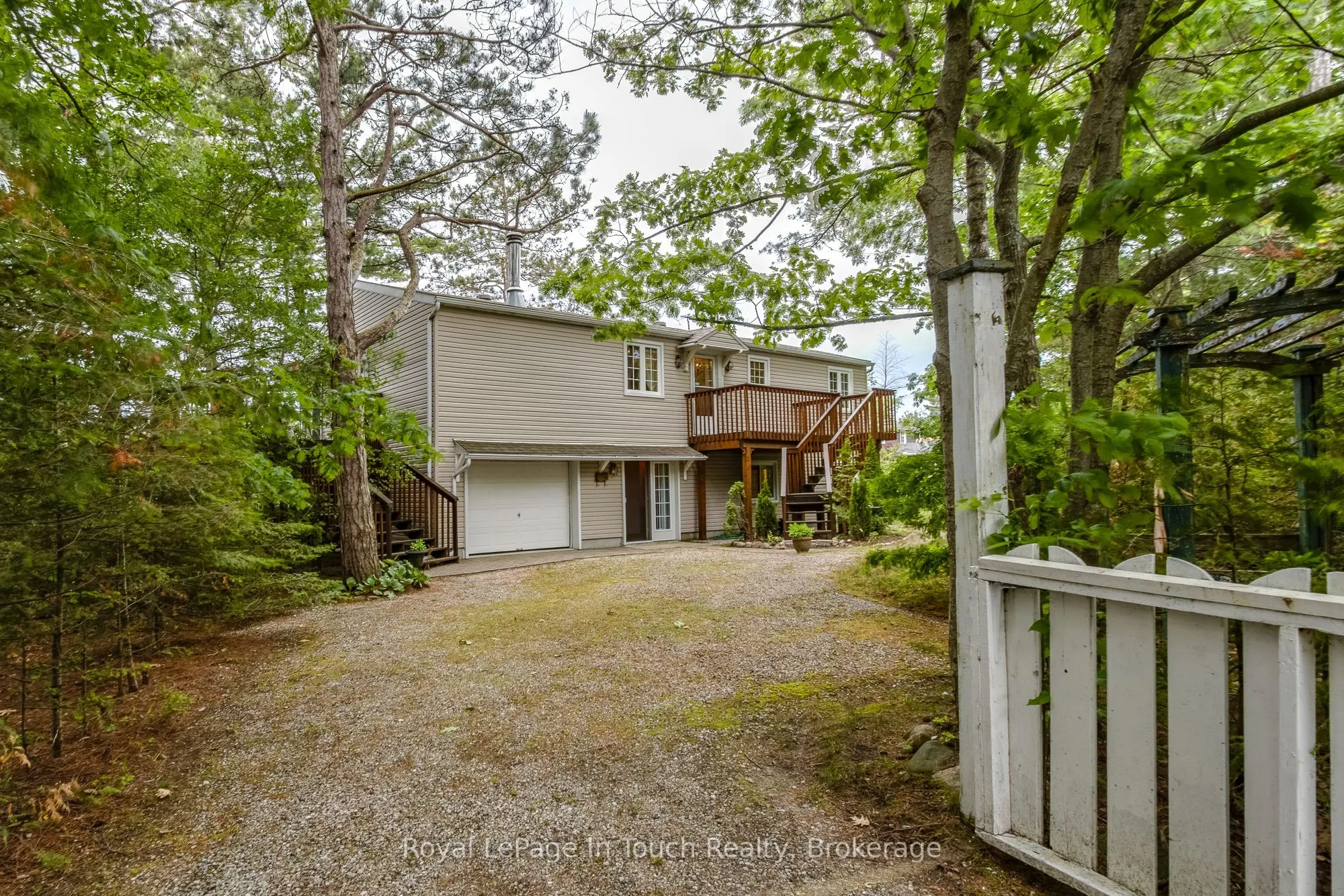 1430 Tiny Beaches Road N