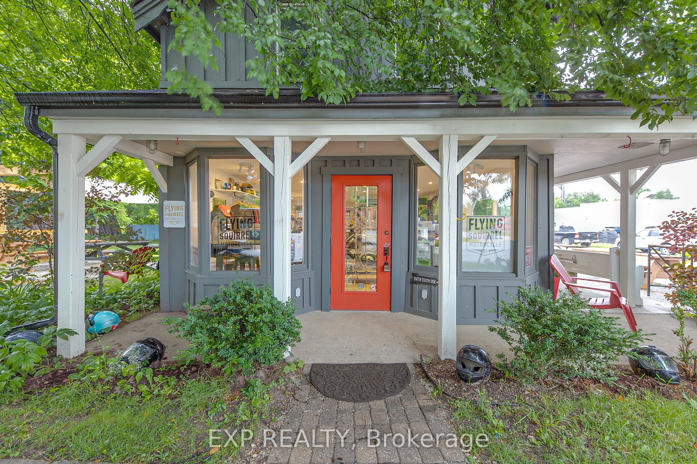 2 Francis Street E