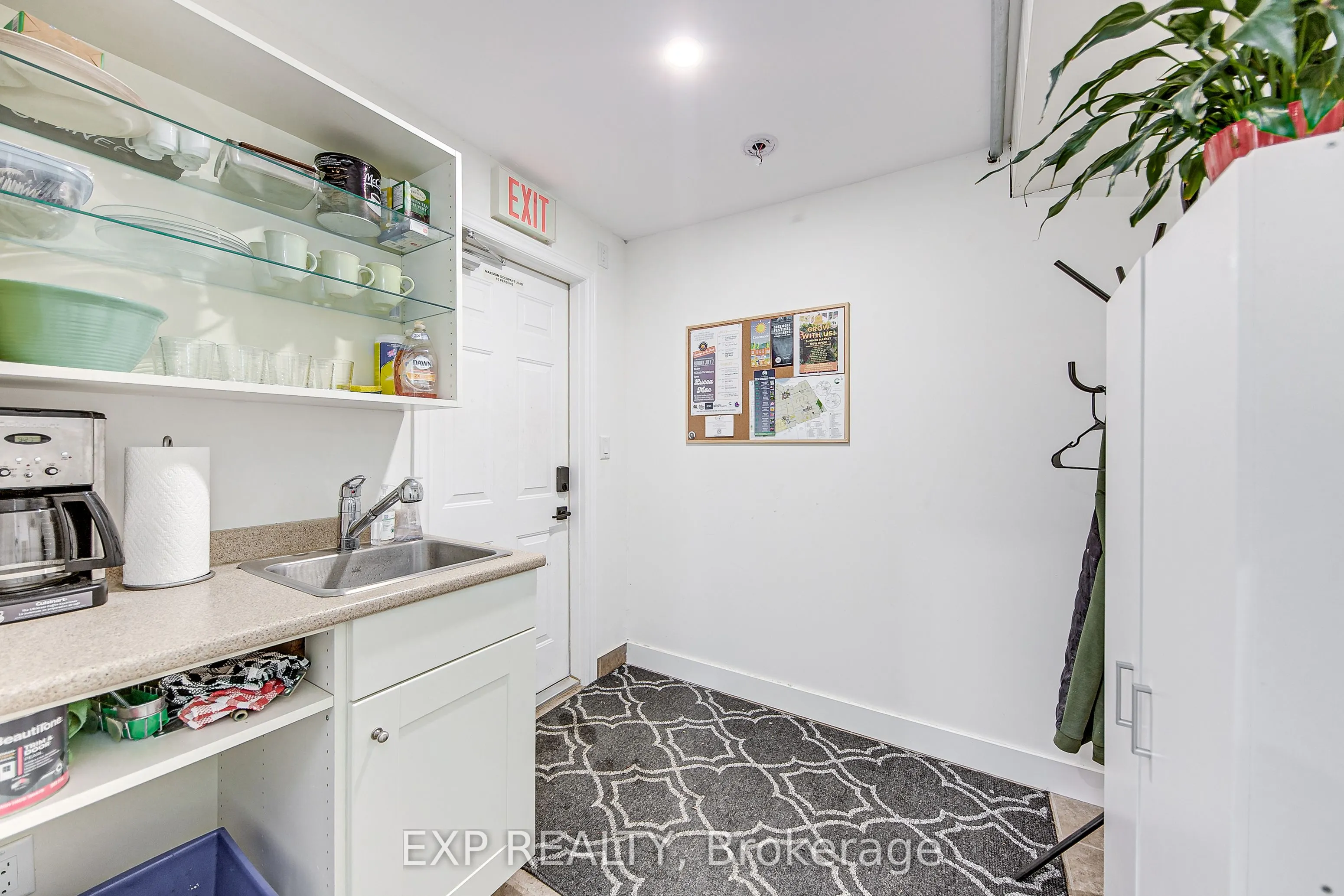 2 Francis Street E