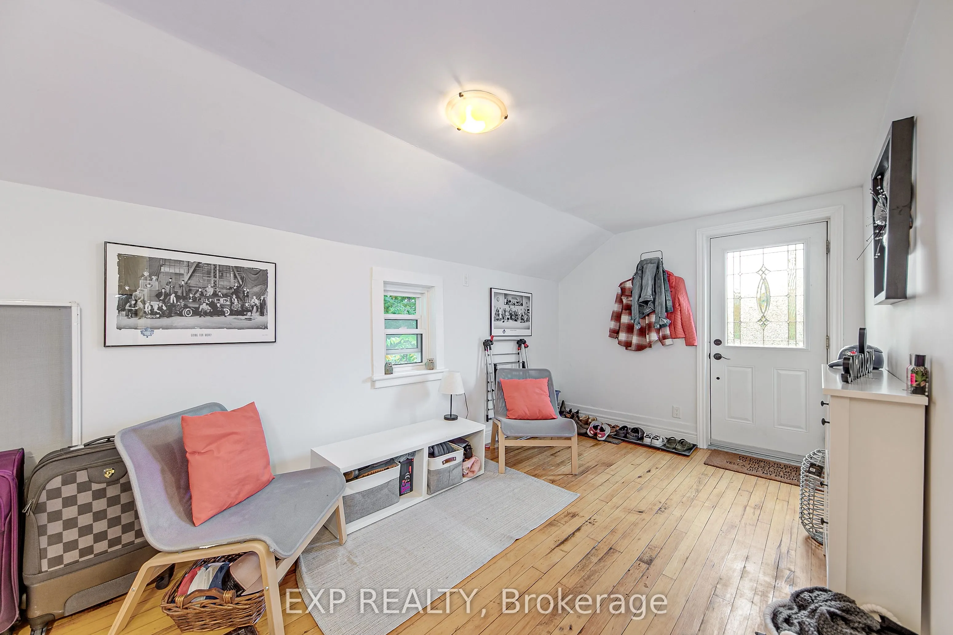 2 Francis Street E