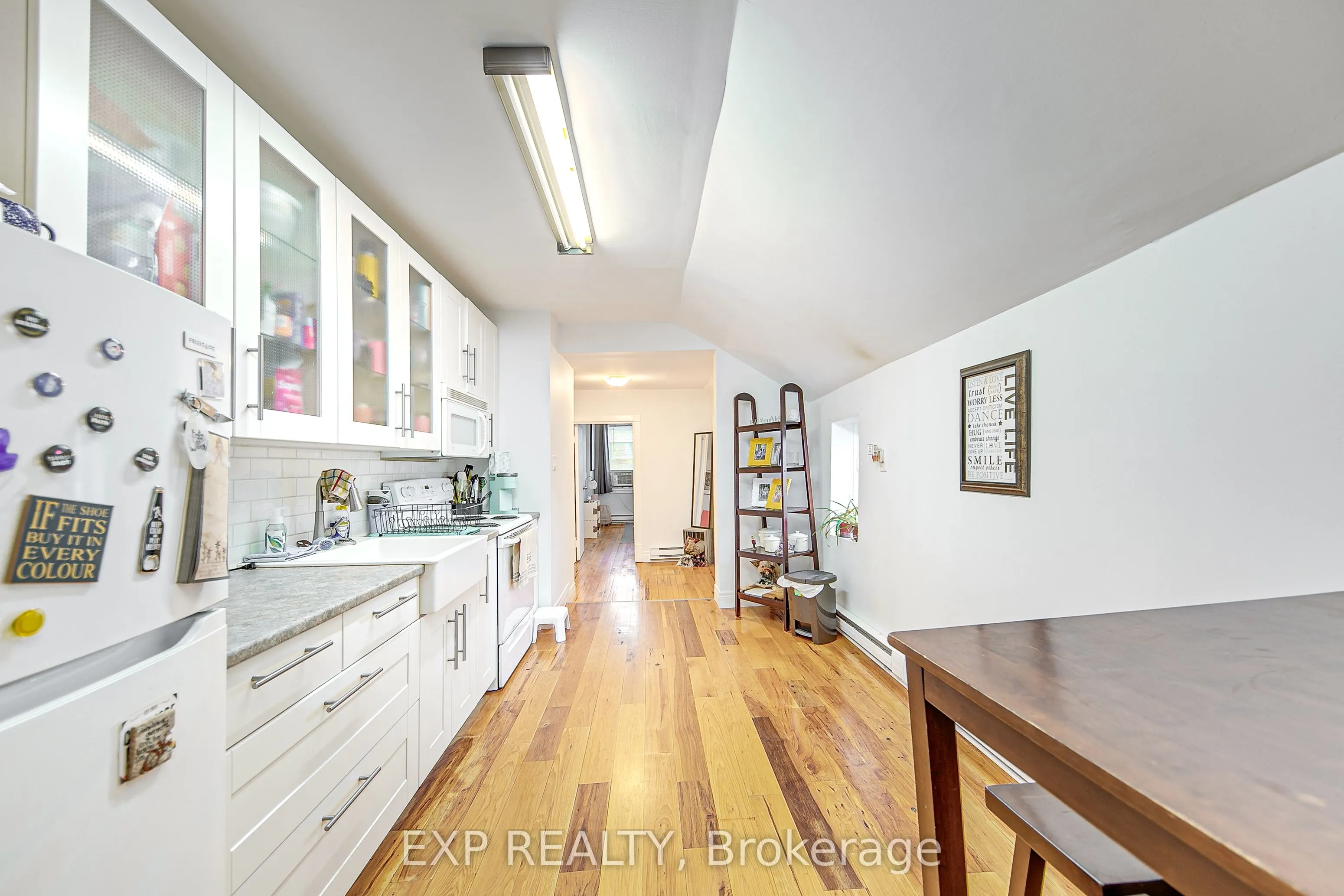 2 Francis Street E