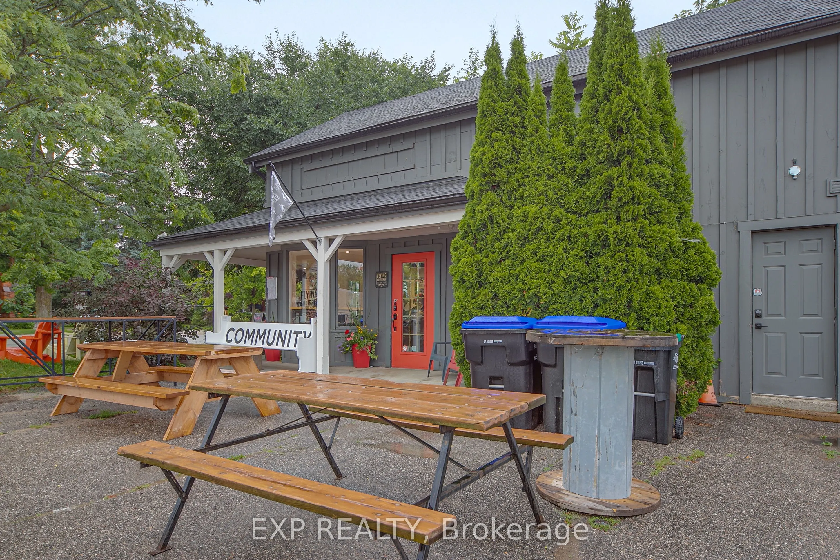 2 Francis Street E