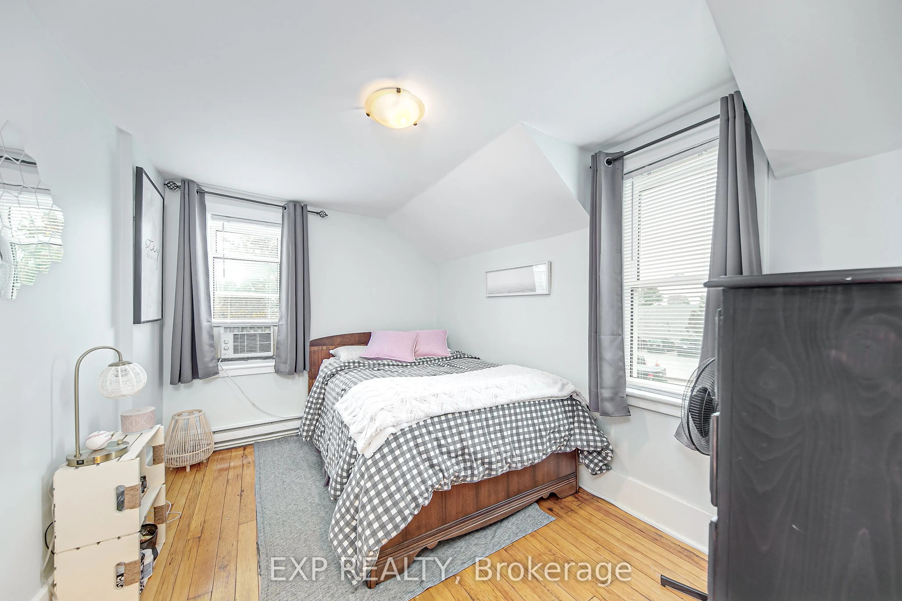 2 Francis Street E