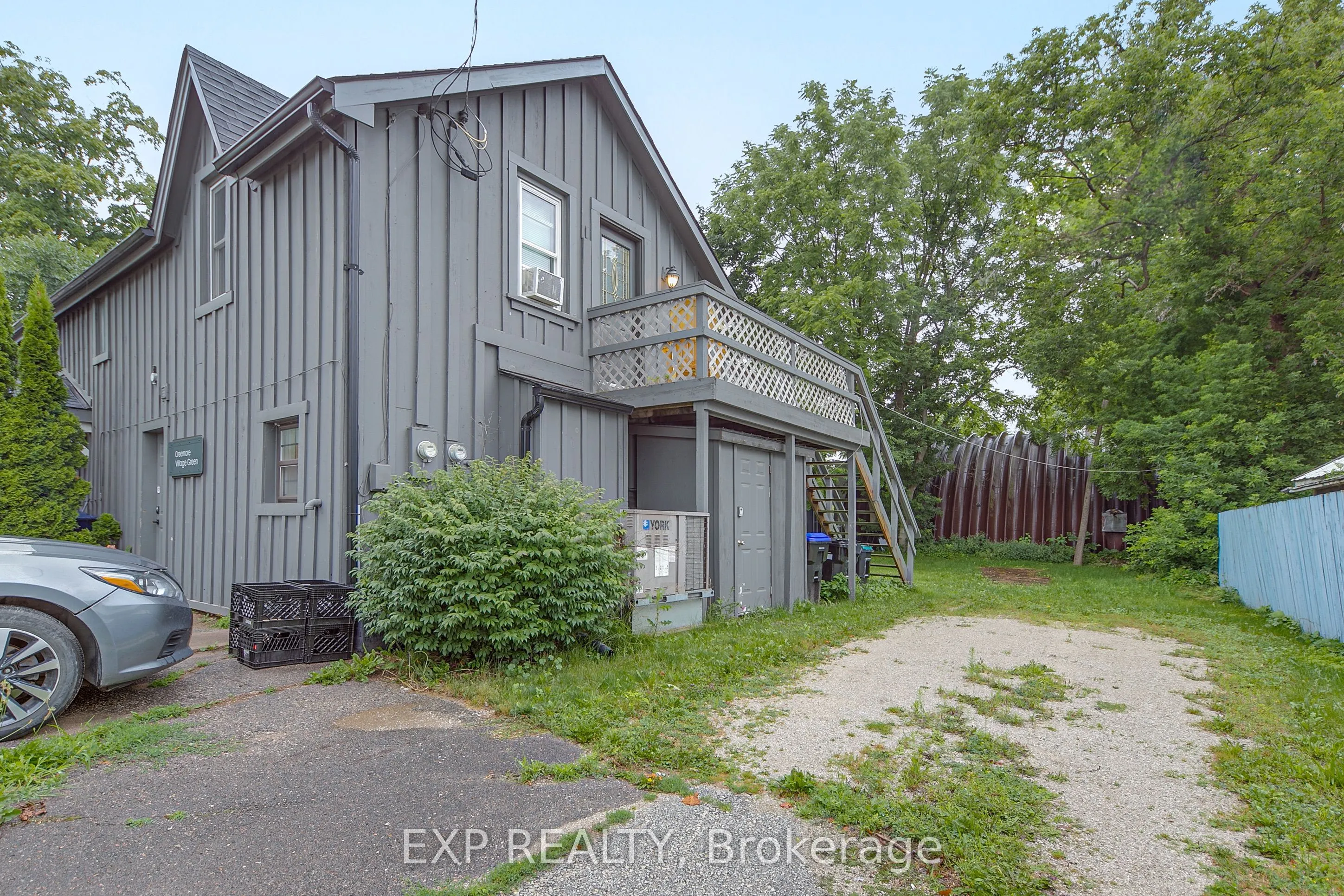 2 Francis Street E