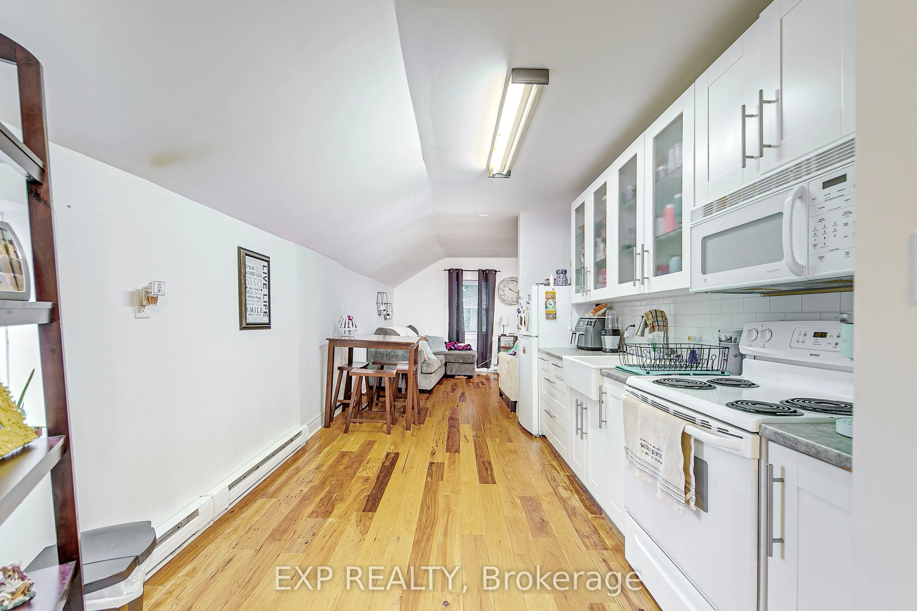 2 Francis Street E