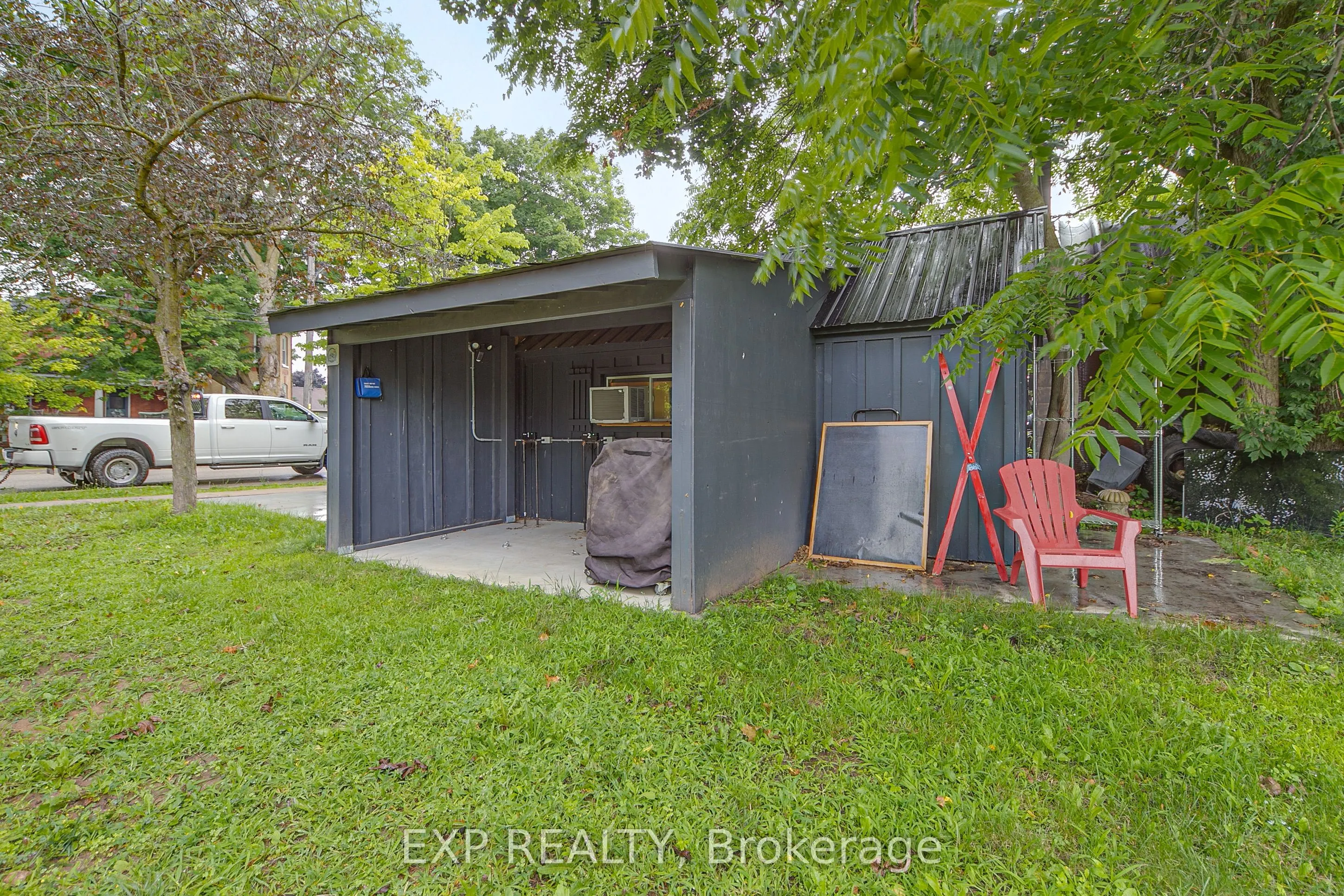 2 Francis Street E