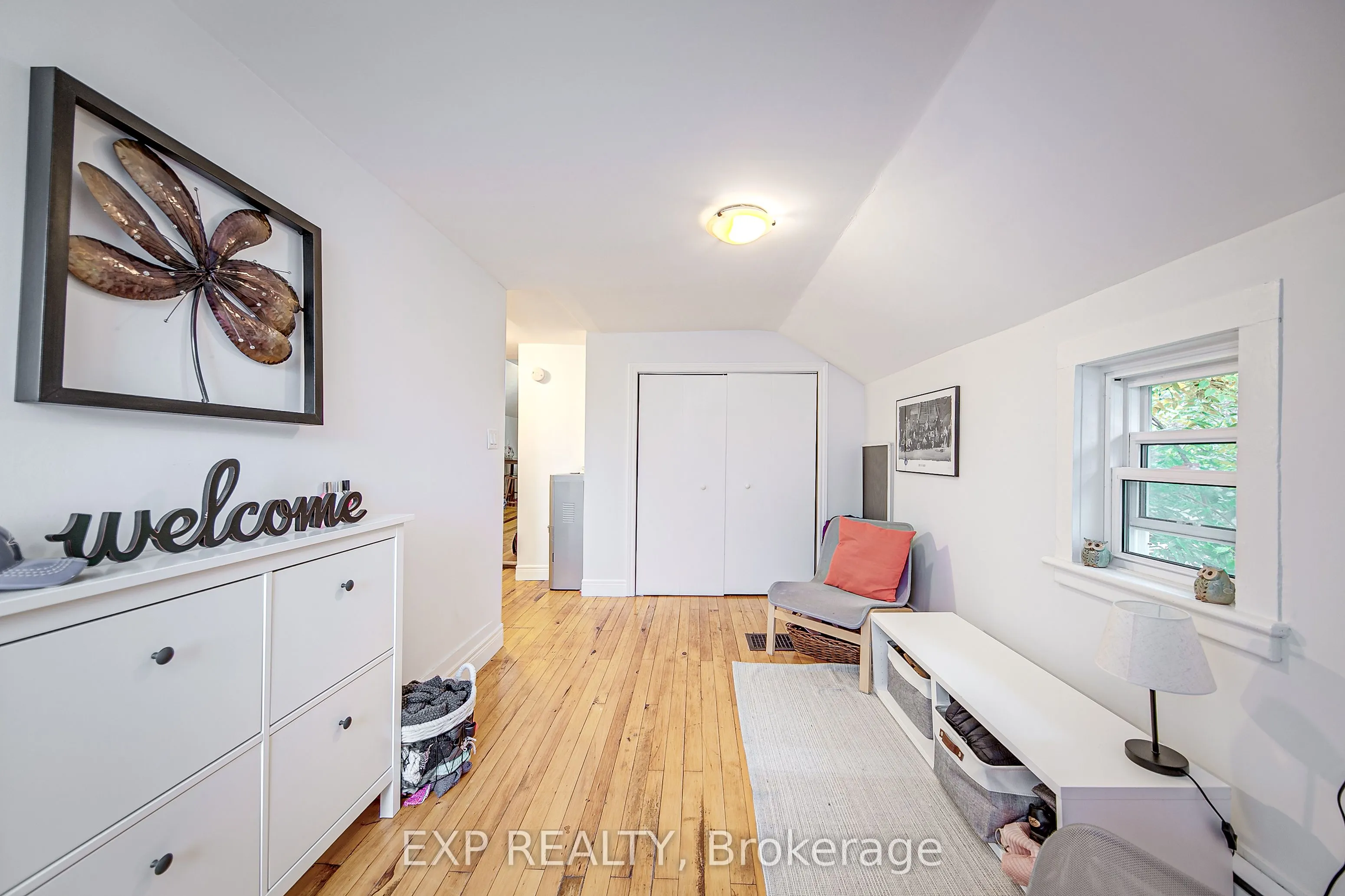 2 Francis Street E