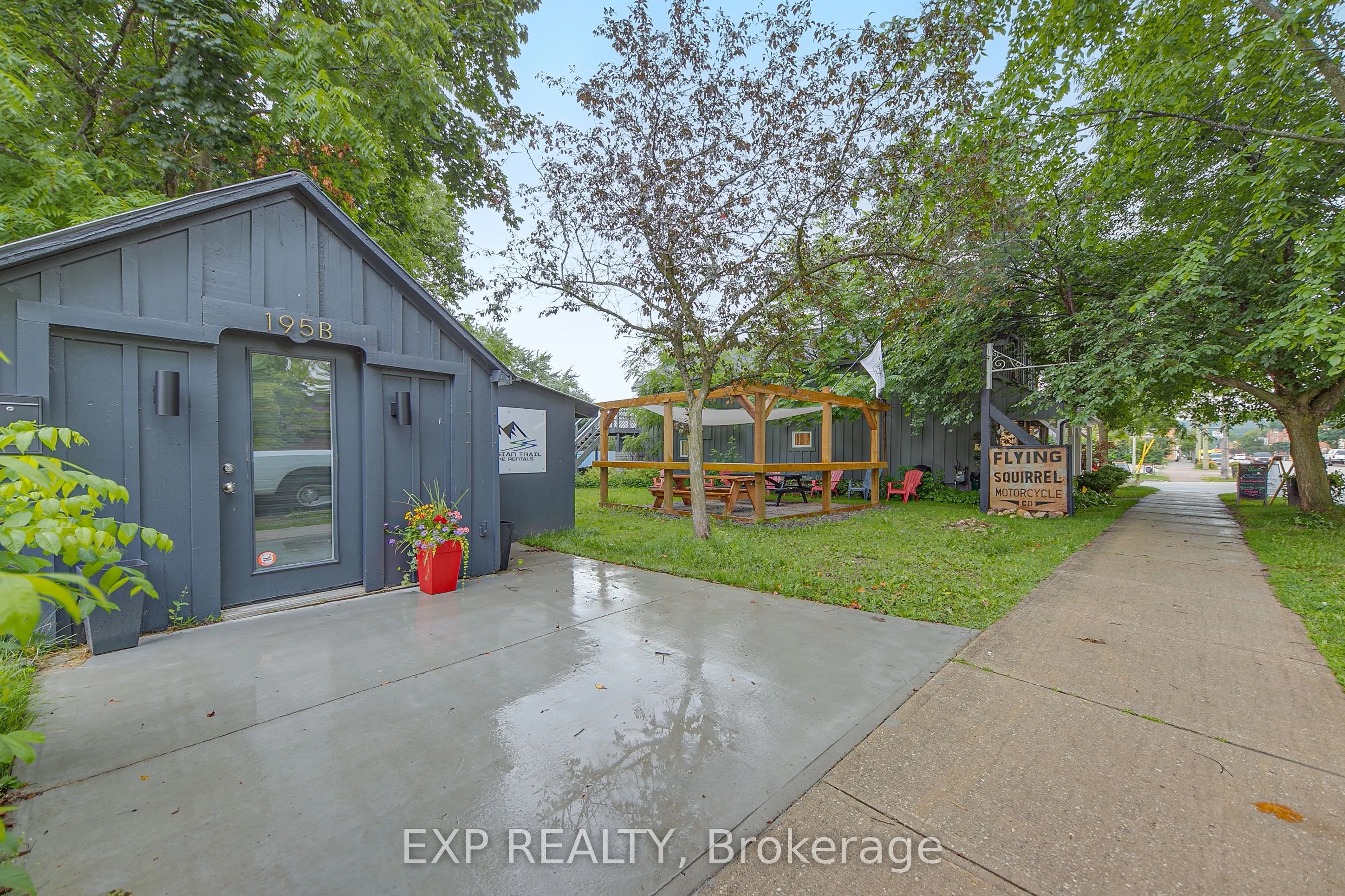 2 Francis Street E