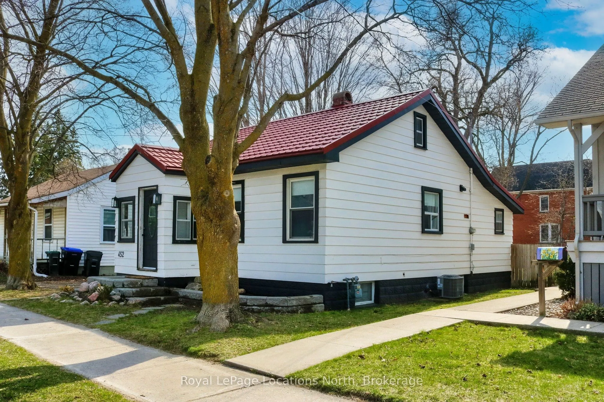 452 Hurontario Street