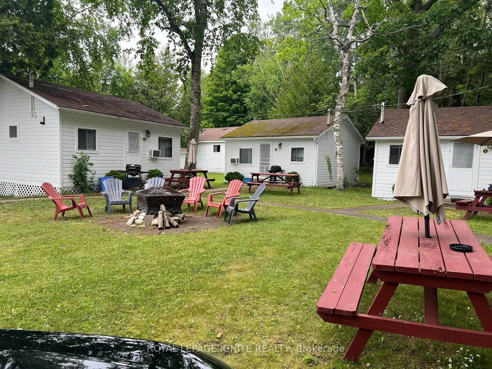 1985 Tiny Beaches Road