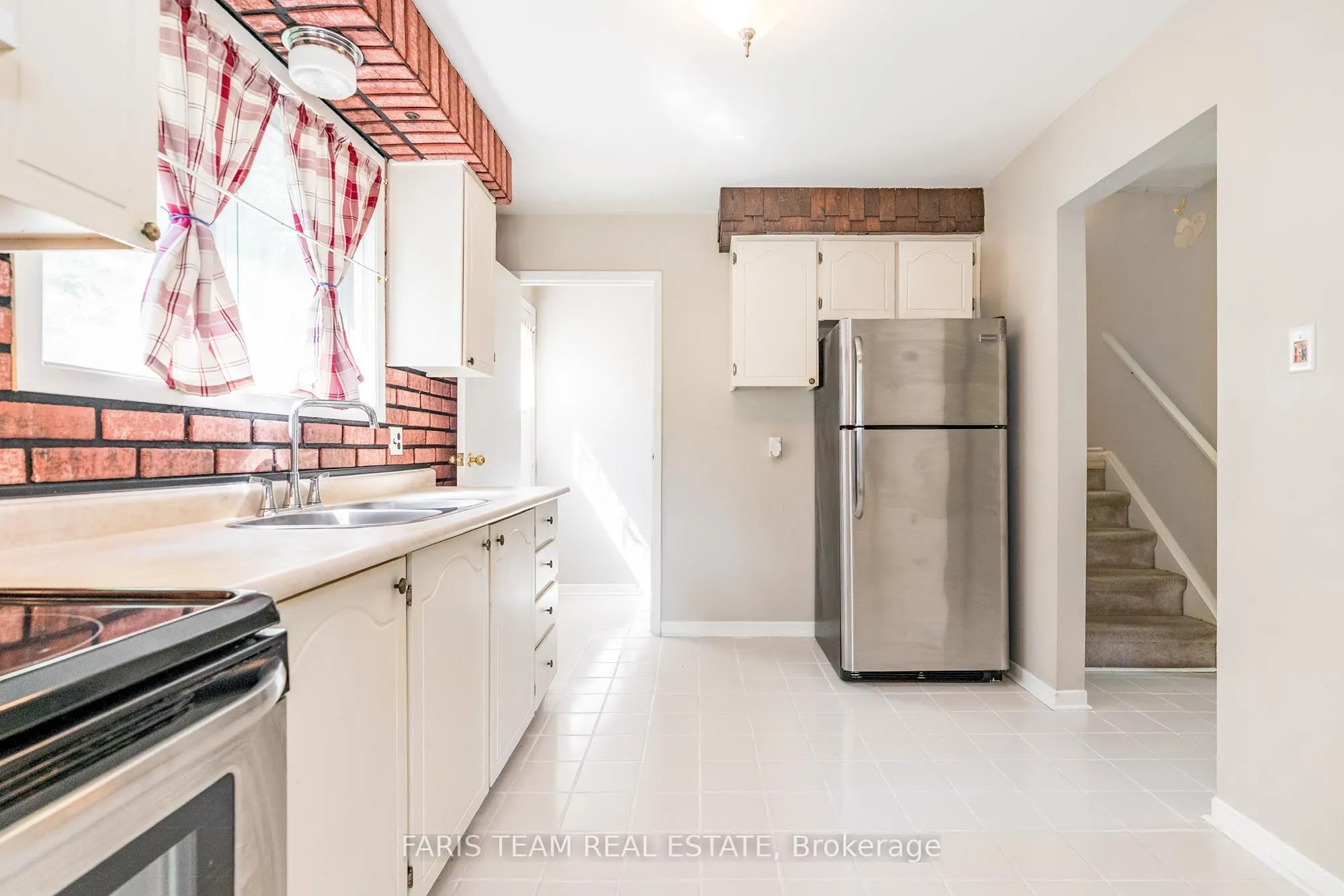 1059 Glen Mhor Crescent