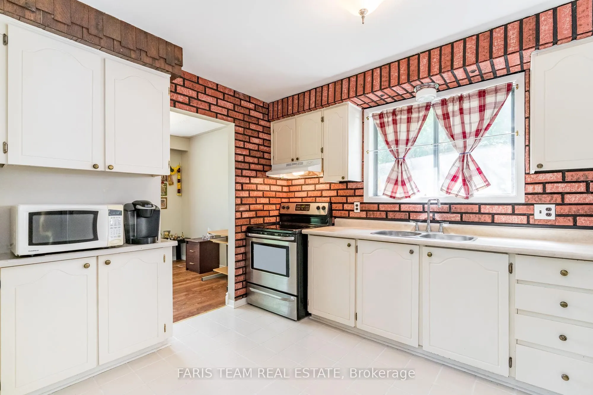 1059 Glen Mhor Crescent