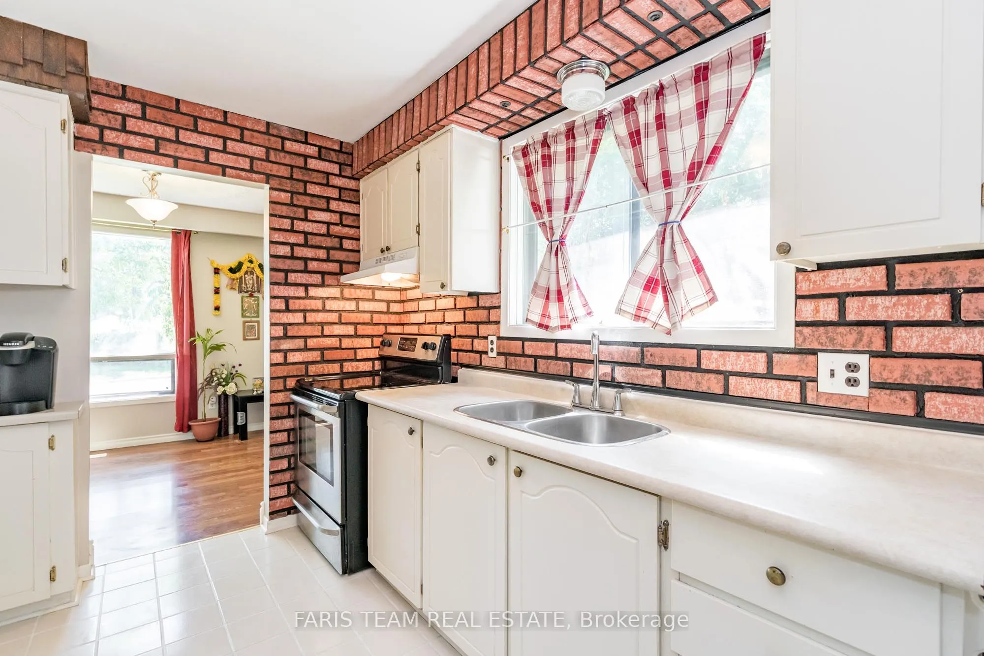 1059 Glen Mhor Crescent