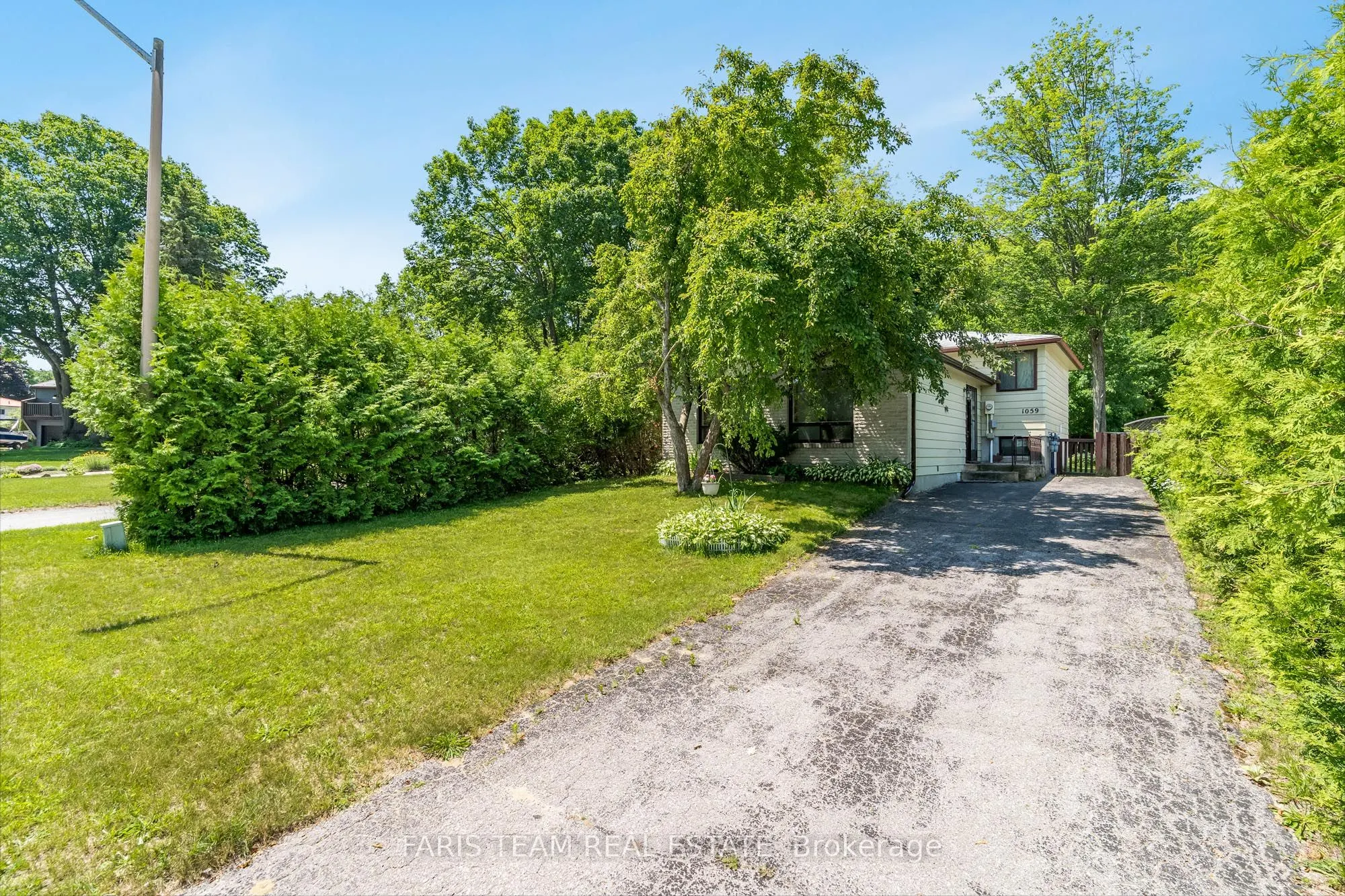 1059 Glen Mhor Crescent