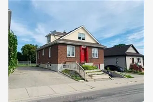 156 Dunlop Street W