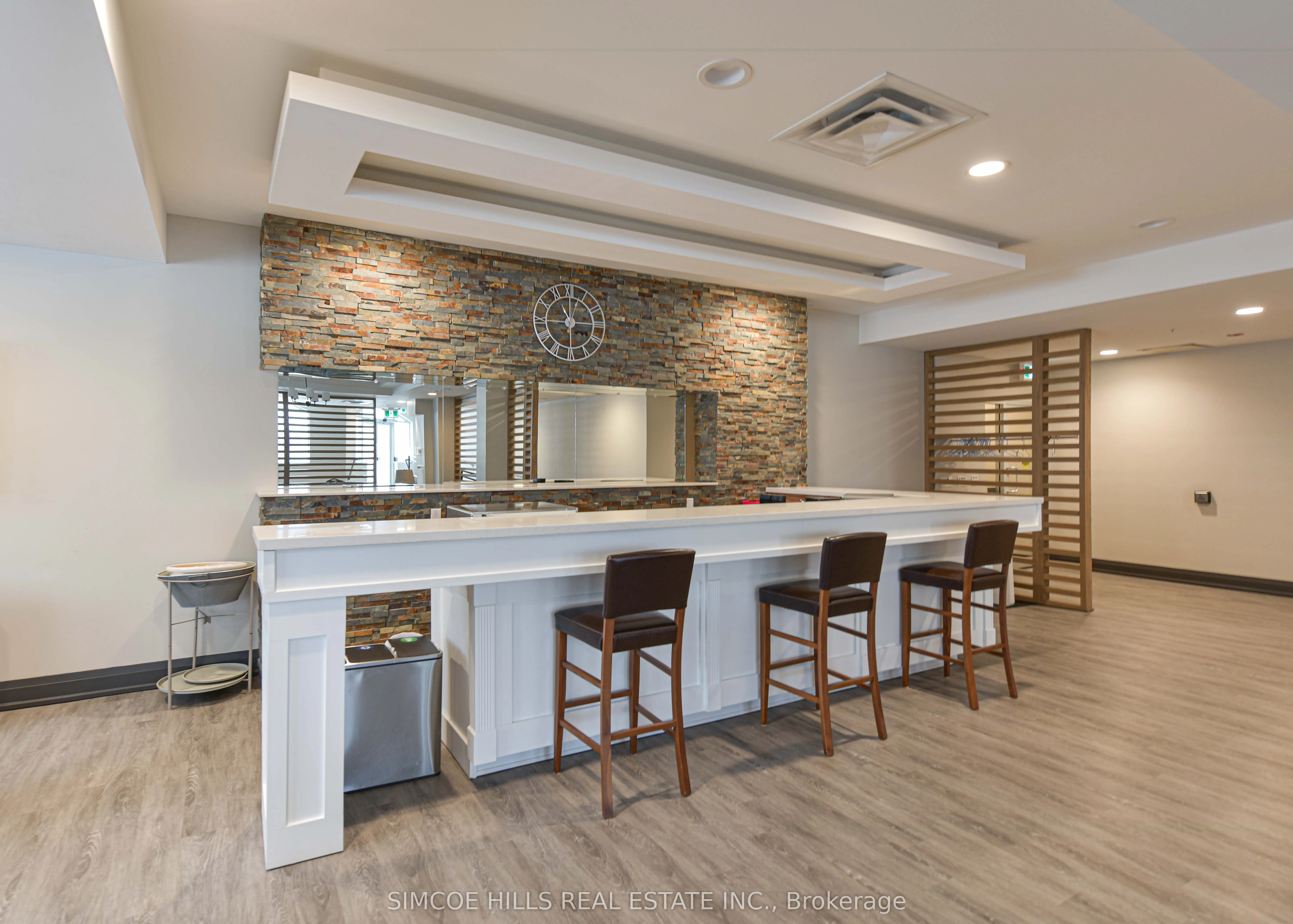 354 ATHERLEY Road, #402