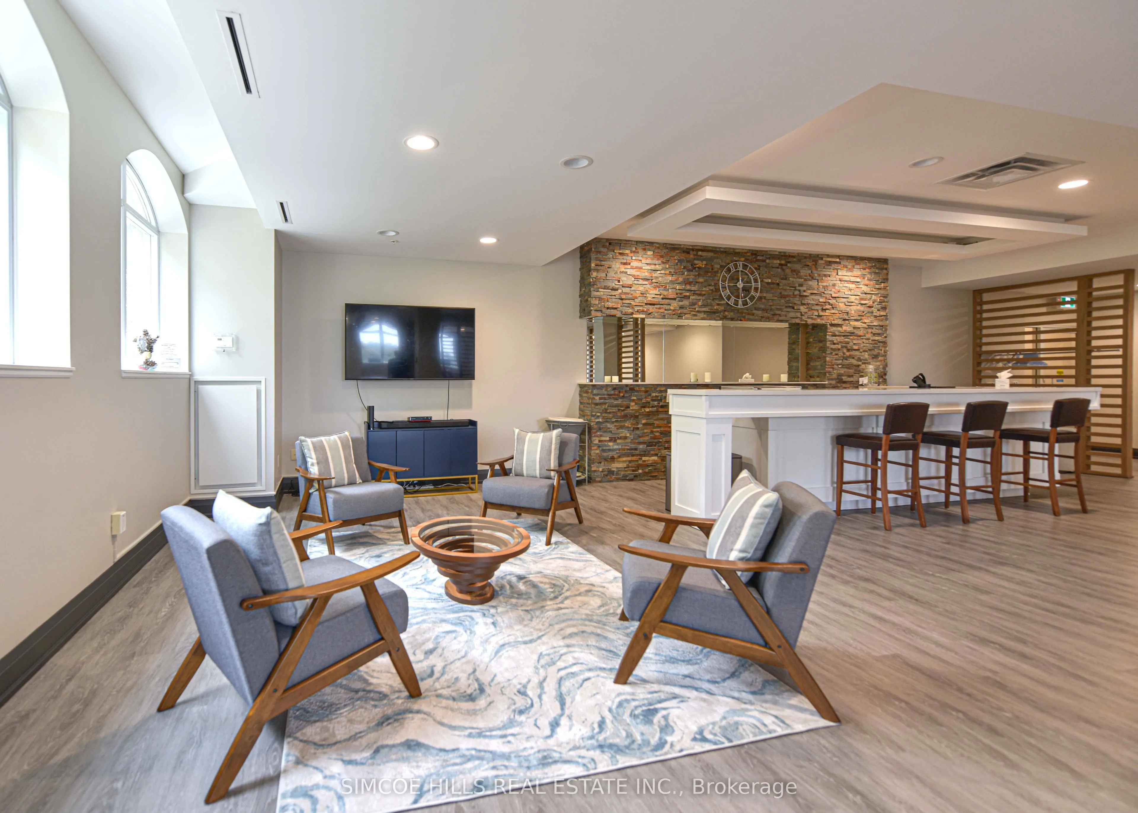 354 ATHERLEY Road, #402