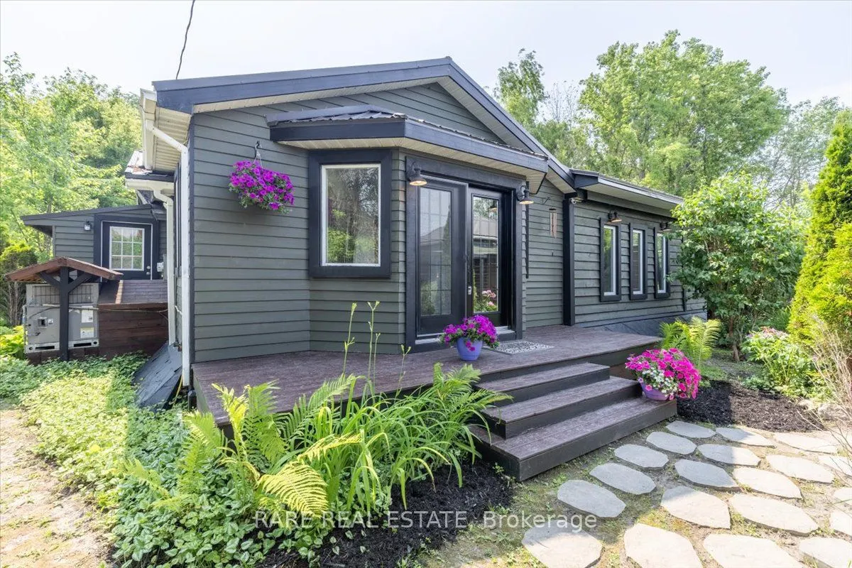 1148 Glengarry Landing Road S